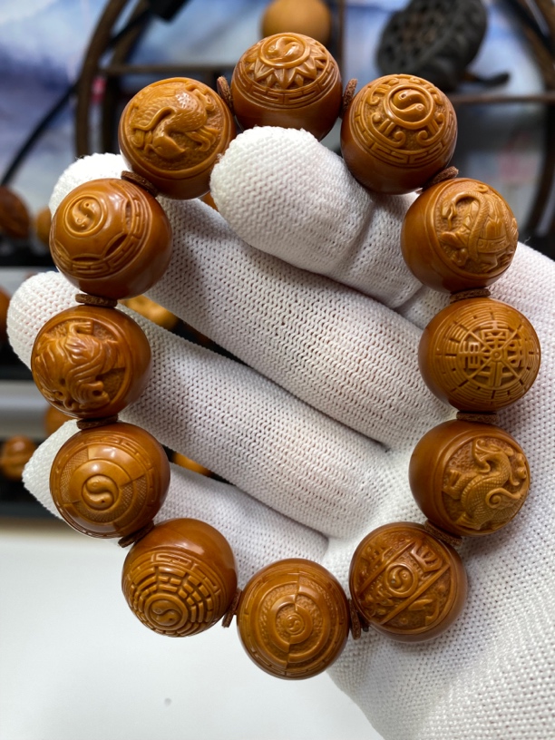 橄榄核手串苏工雕刻青龙白虎1.85正圆玄阴四象八卦手串