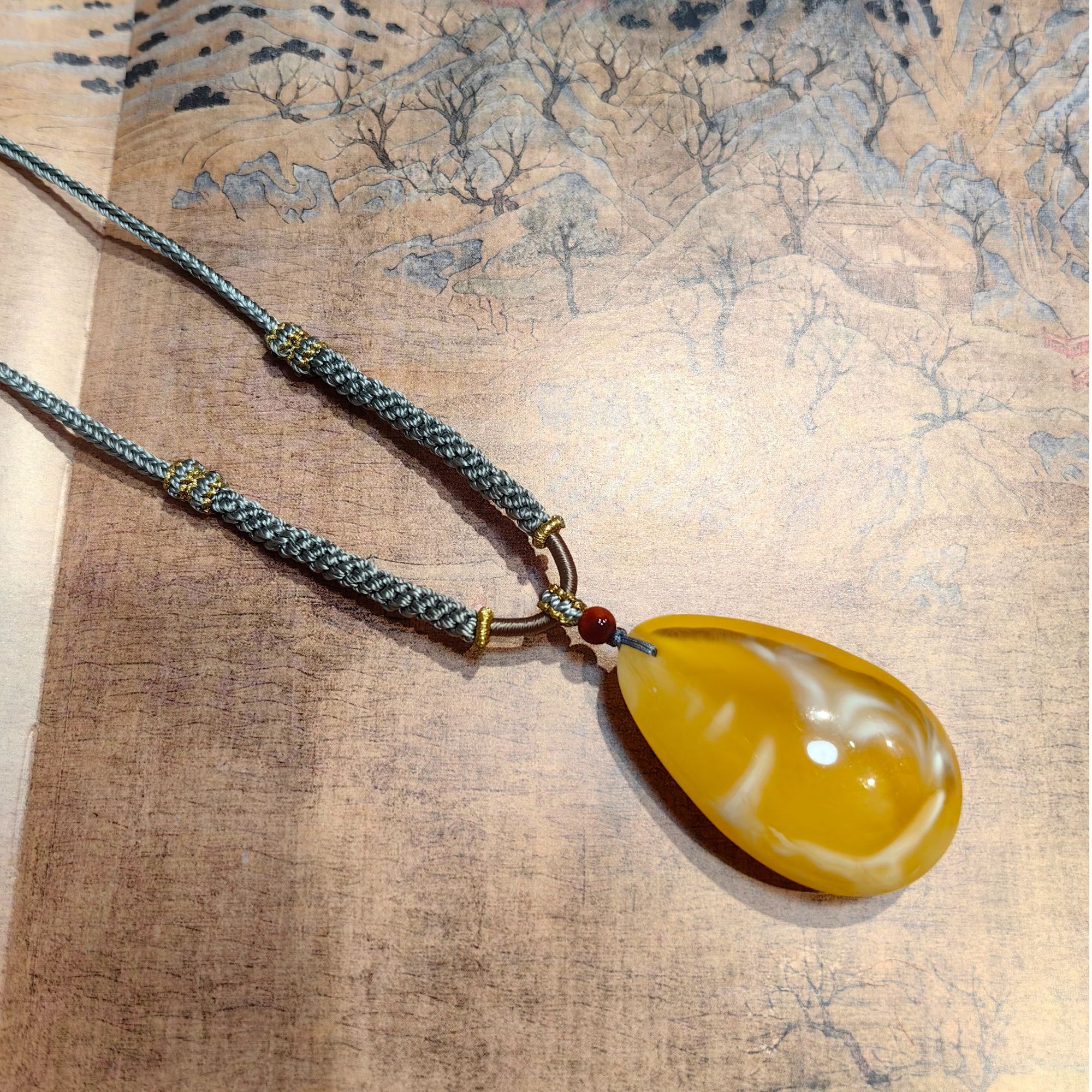 【富达嘉恒】蜜蜡水滴吊坠意境荧光白 