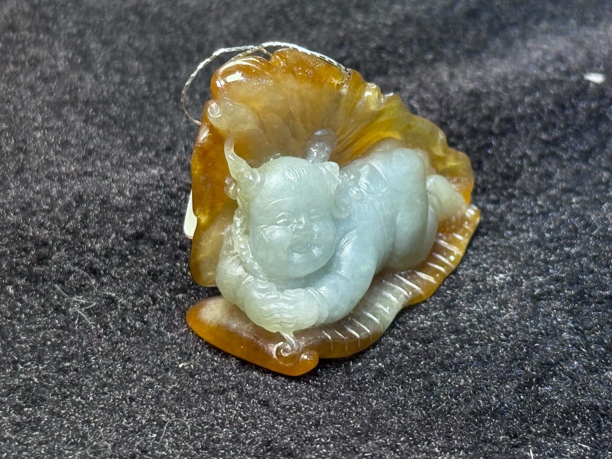 缅甸天然翡翠挂件