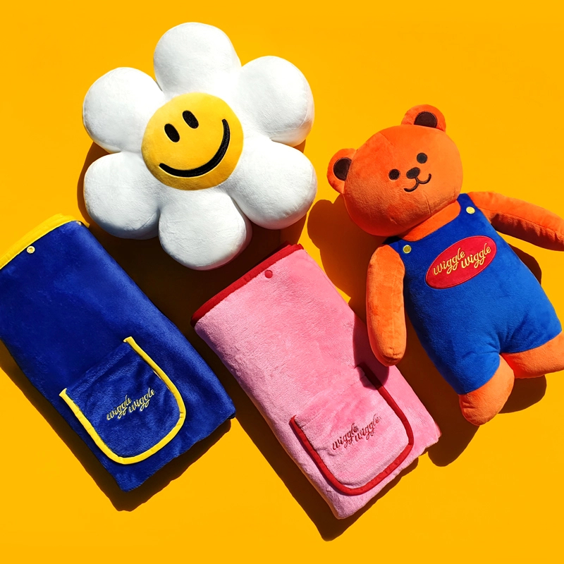 wigglewiggle抱枕高颜值盖毯公仔可爱便携毯子柔软两用创意学生
