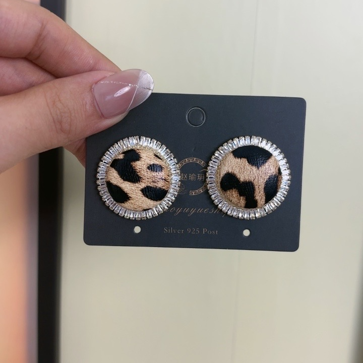 铜合金耳饰 【新品】秋冬复古美拉德豹纹耳钉女气质高级感耳饰