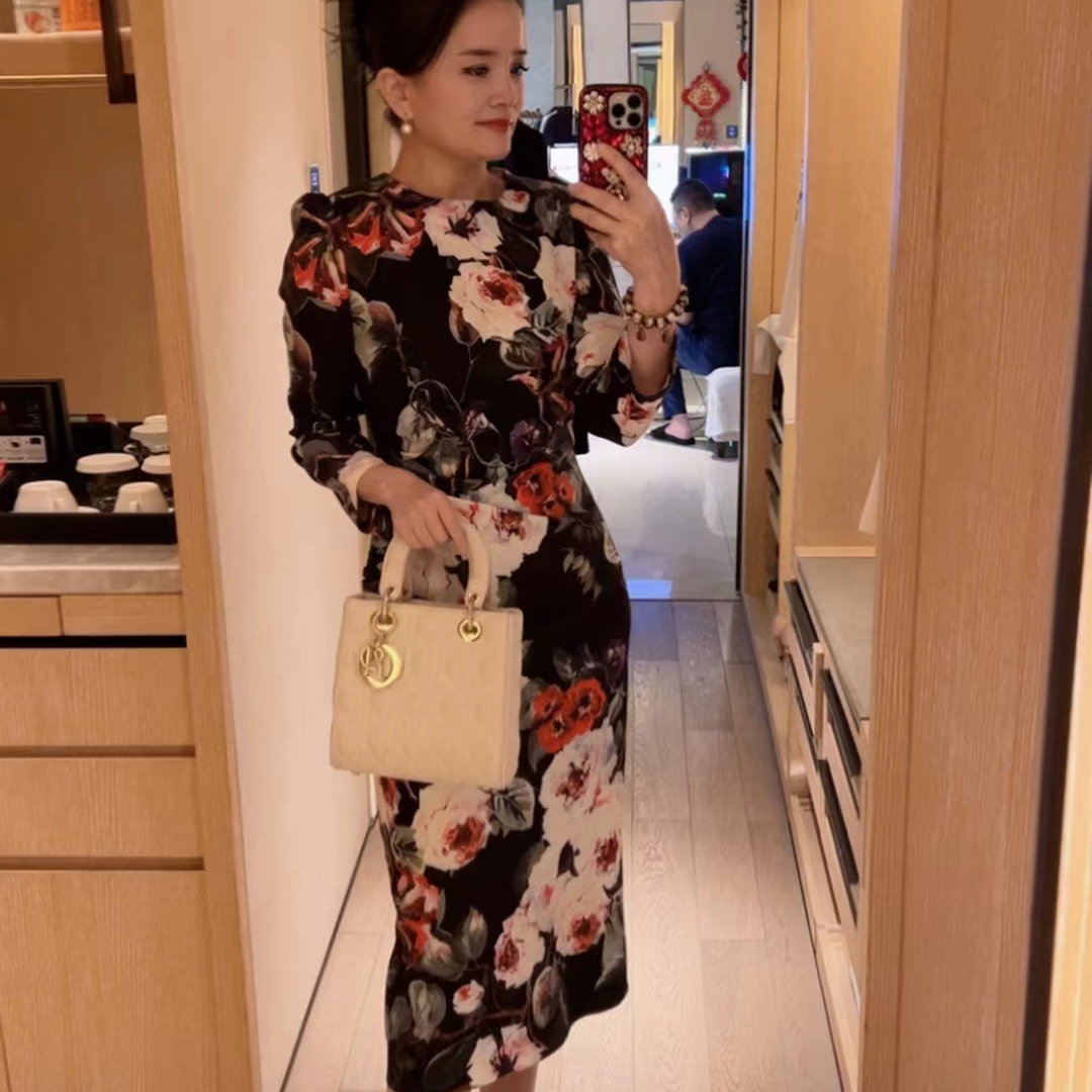 唯伊公馆时尚品质春夏复古印花大花朵碎花显瘦气质连衣裙98241