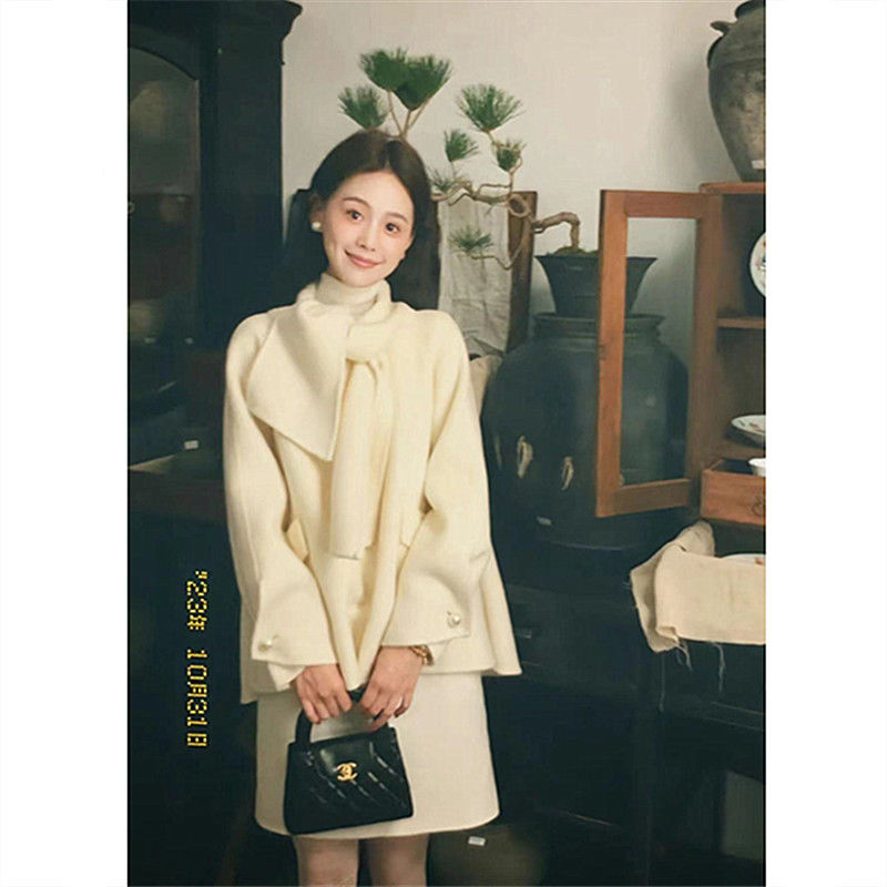 法式时尚呢子斗篷大衣宽松显瘦高级感白色毛呢外套半身裙套装女冬