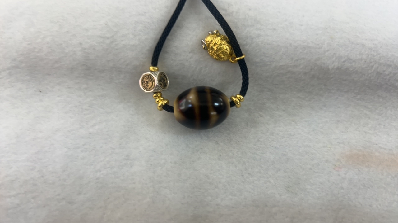 三品甄选双牙牙黑金玛瑙单珠多样性发一