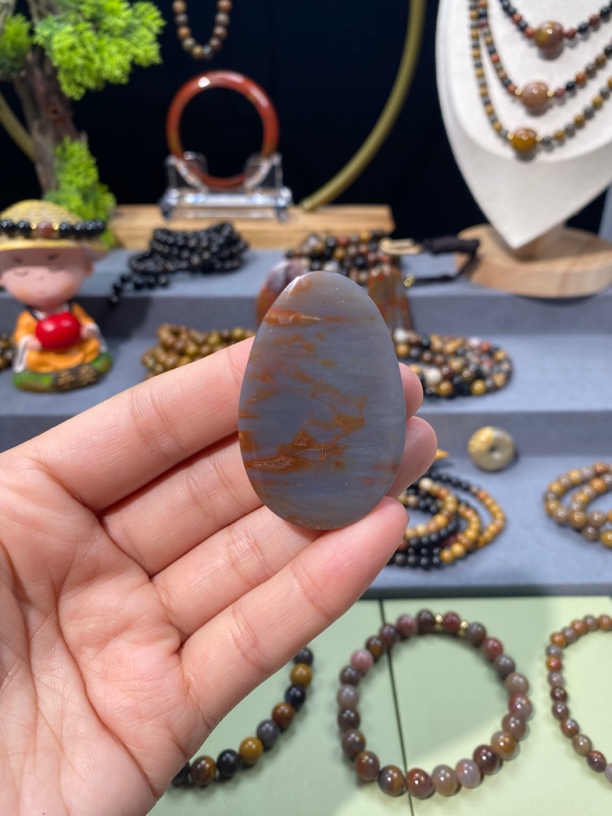 天然北票树化玉牌子