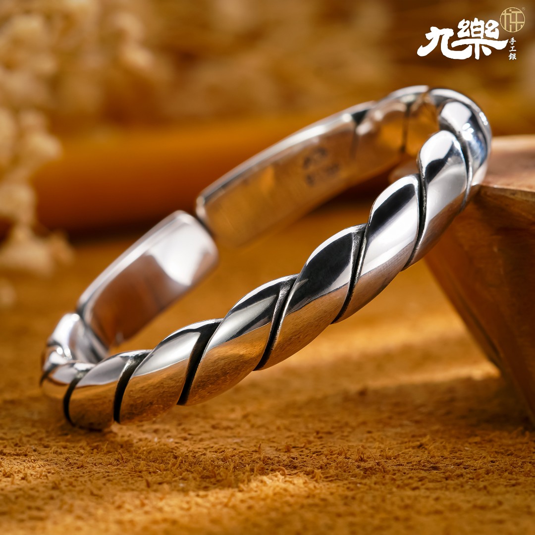 九乐 足银手镯 999复古开口扁麻花光面手镯约70g女简约个性银手镯