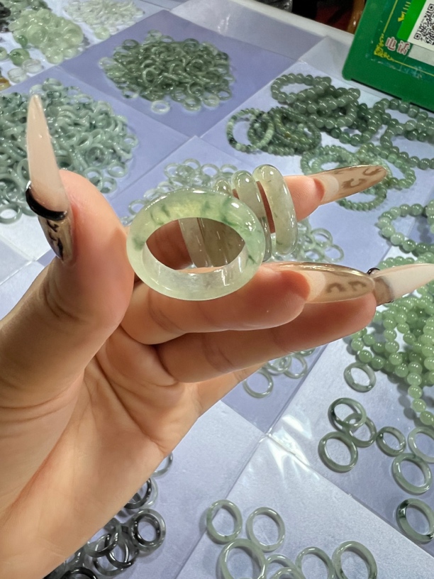 缅甸a货翡翠戒圈