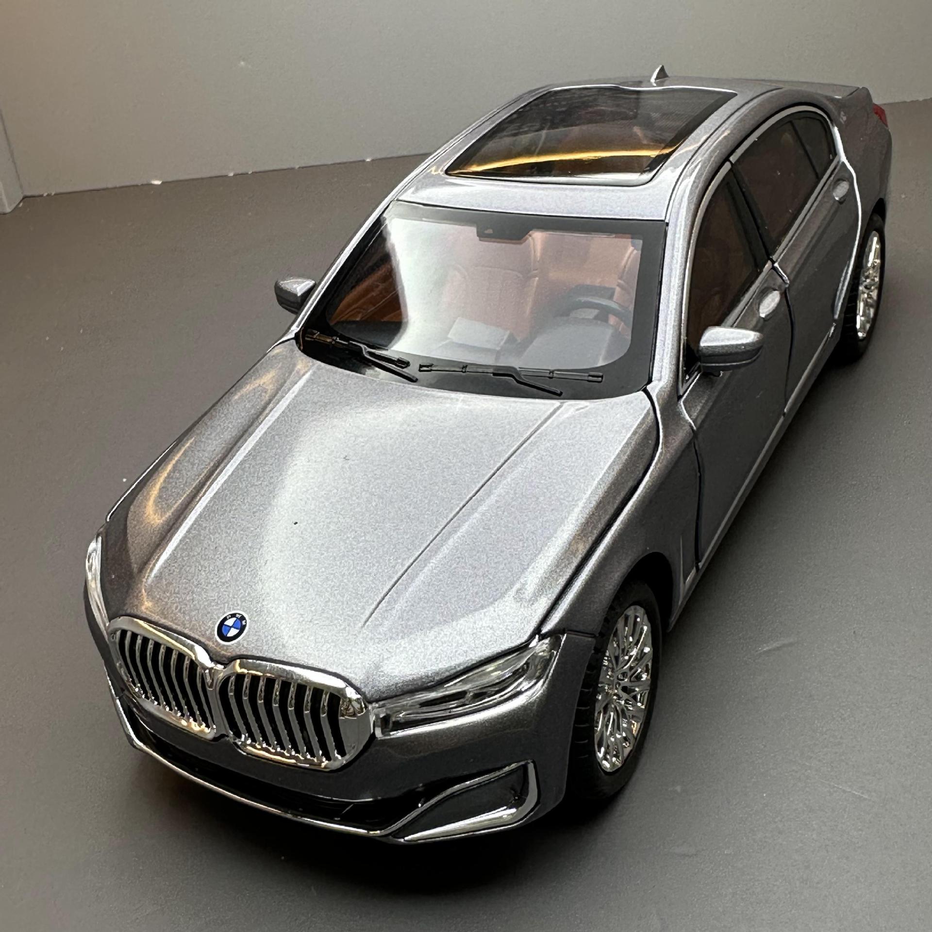 潮玩合金汽车模型1:24宝马760LI收藏摆件声光开门玩具豪车轿车7系