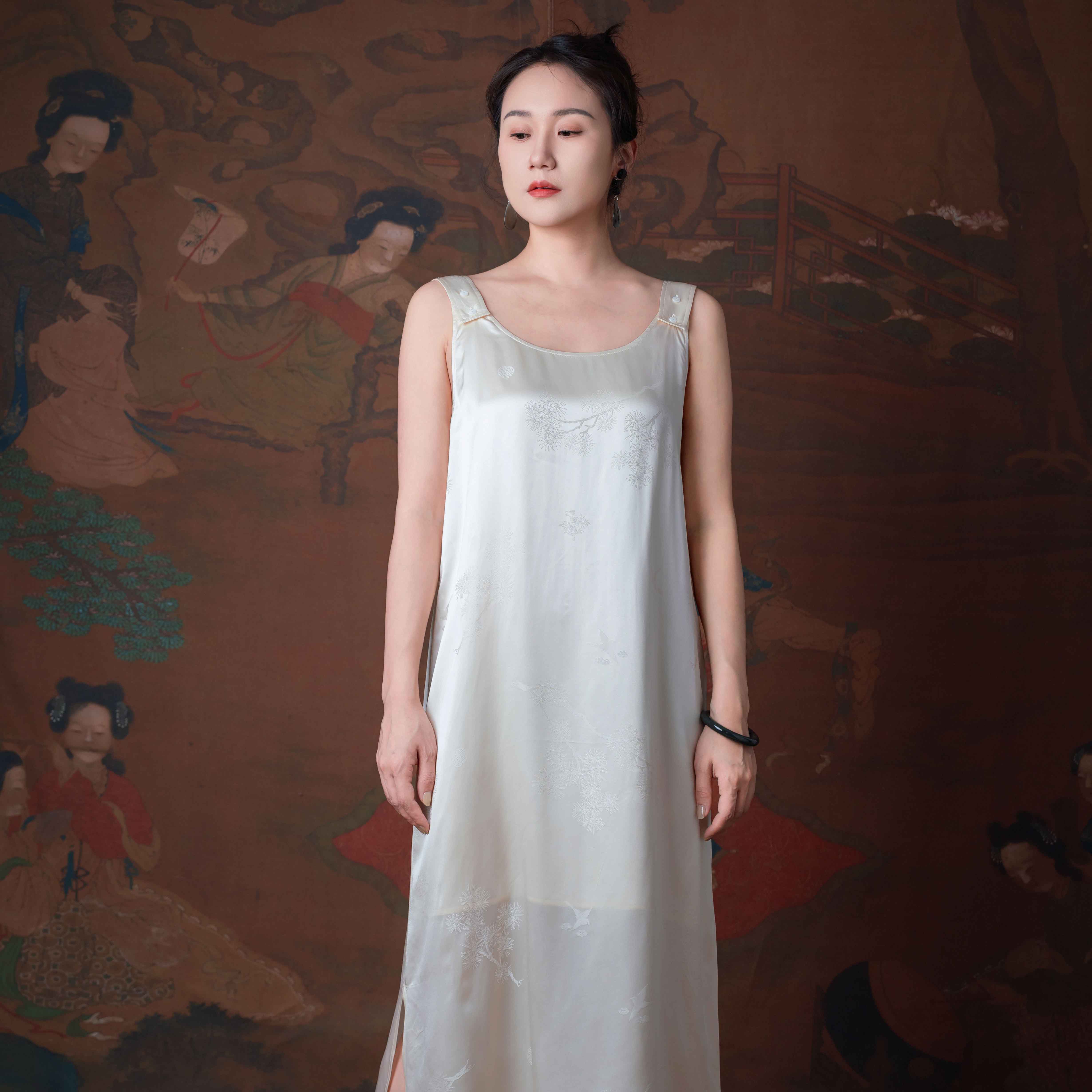 松子吟风丨新中式真丝吊带百搭连衣裙中长款复古无袖夏季宽松白色