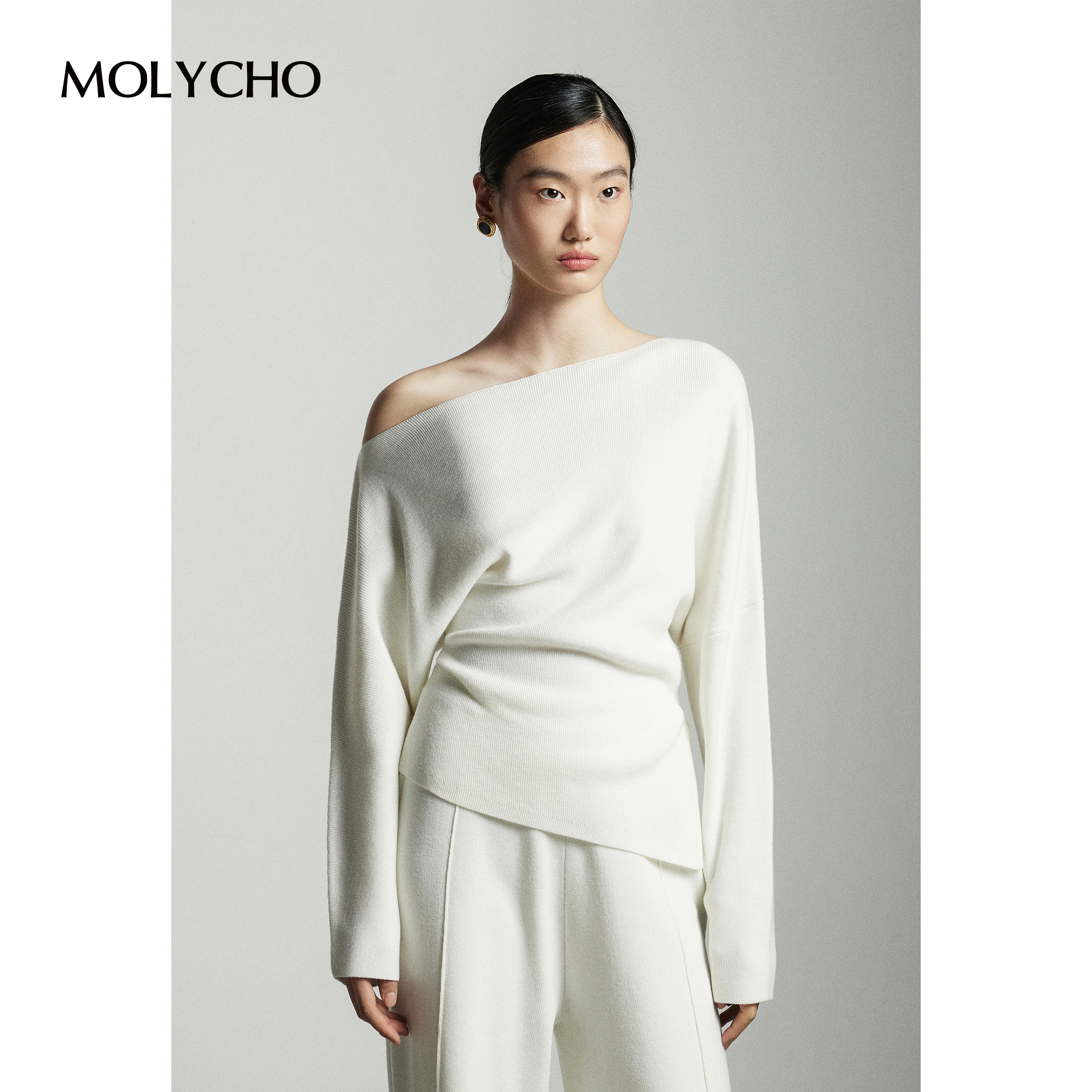 MOLYCHO 斜肩打底长袖针织衫女秋冬休闲气质开叉毛衣蝙蝠袖上衣