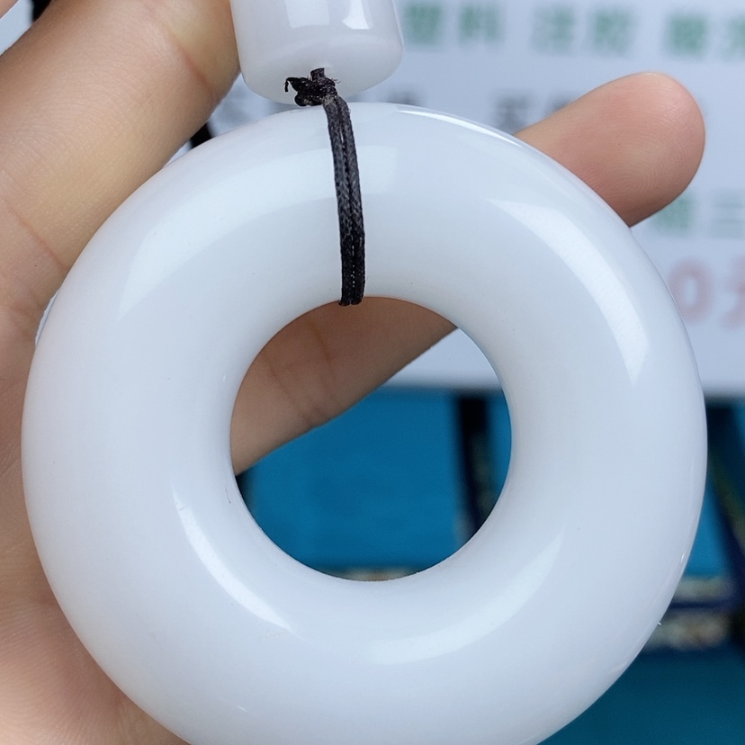 【闪购商品】石英质玉颈饰合金