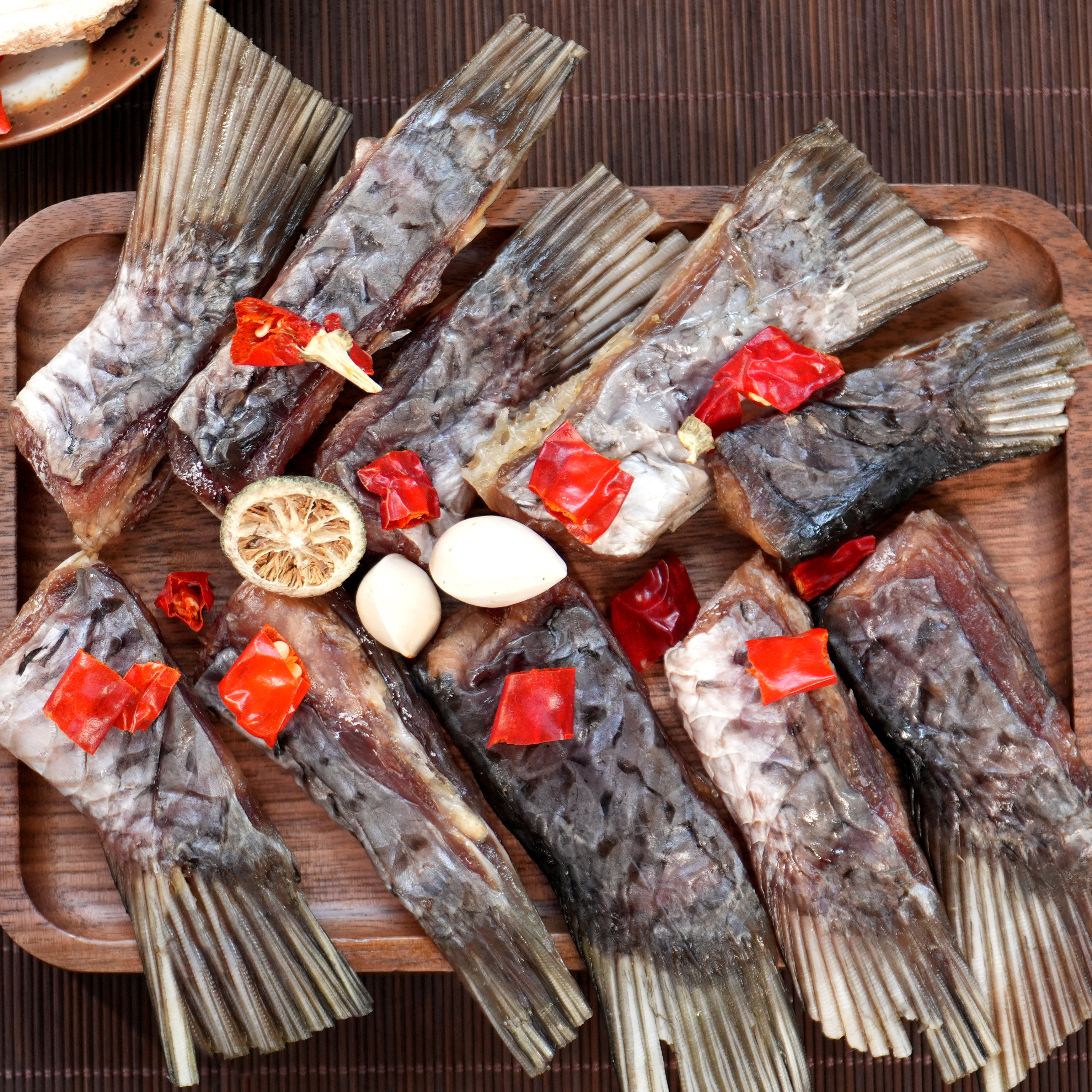 洪湖阳干草鱼尾 2包 4包 精选优质草鱼尾 自然晒干350g/包 咸香