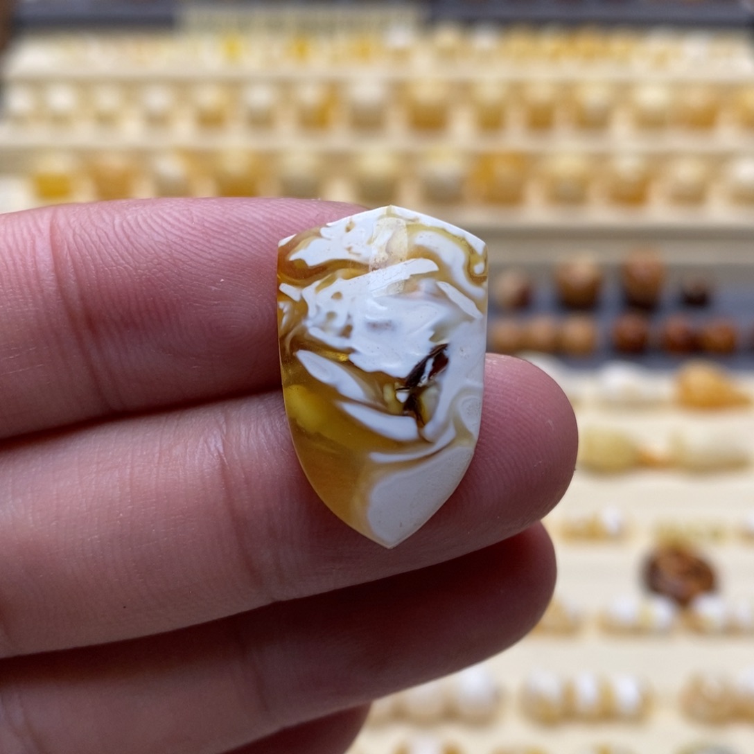 琥珀珠宝奇石未镶嵌