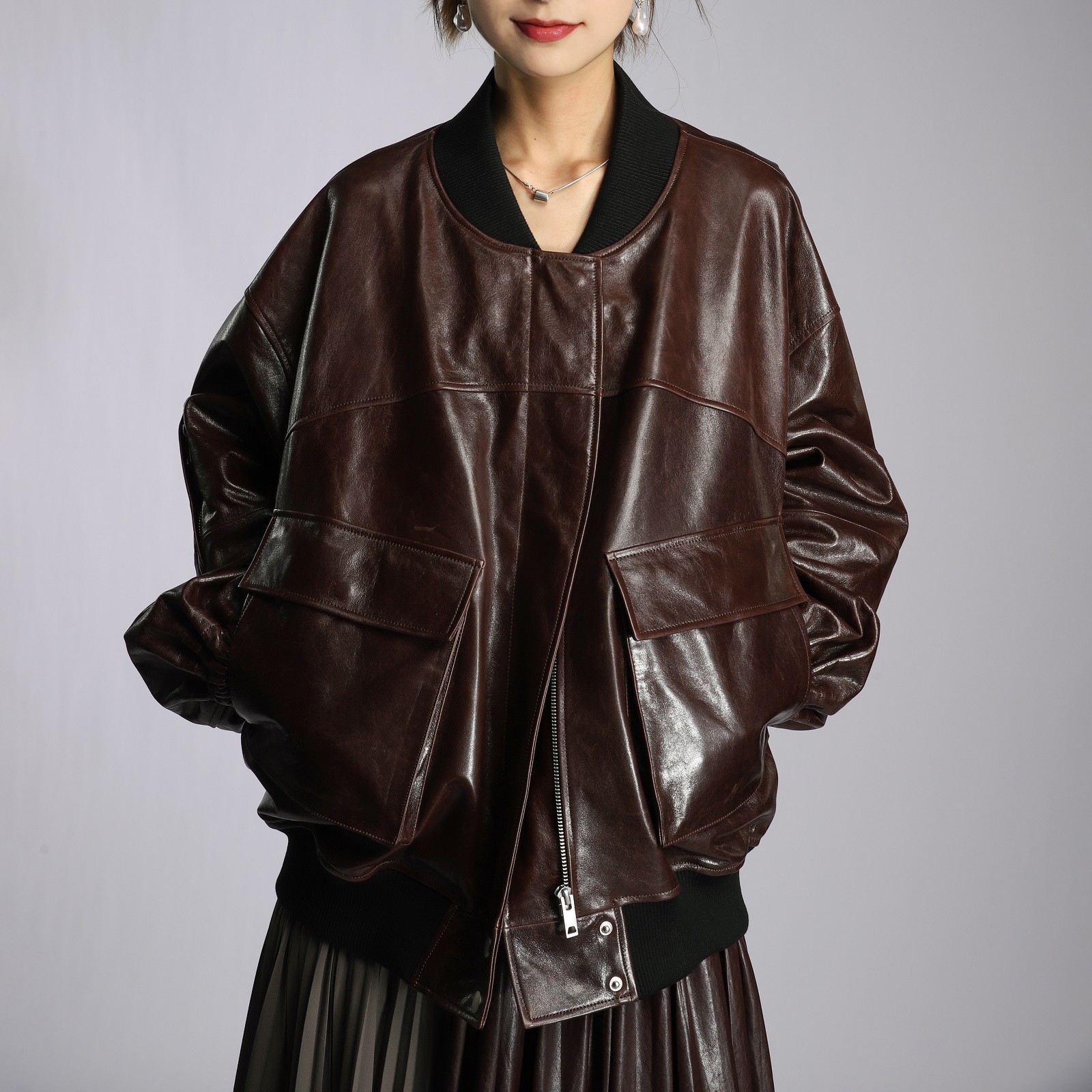 B99 邂逅深红 成熟典范女士时尚款皮衣ZBW46021