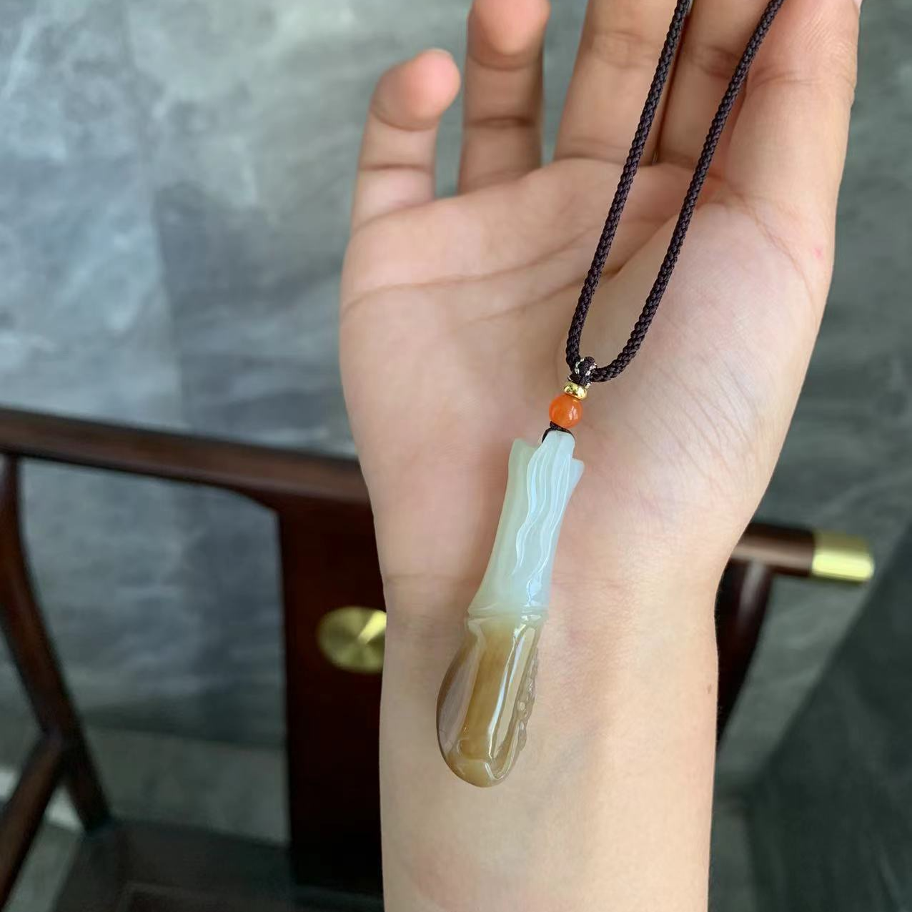 和田玉新疆且末糖吊坠 51.8x13.8x10重量12.6克