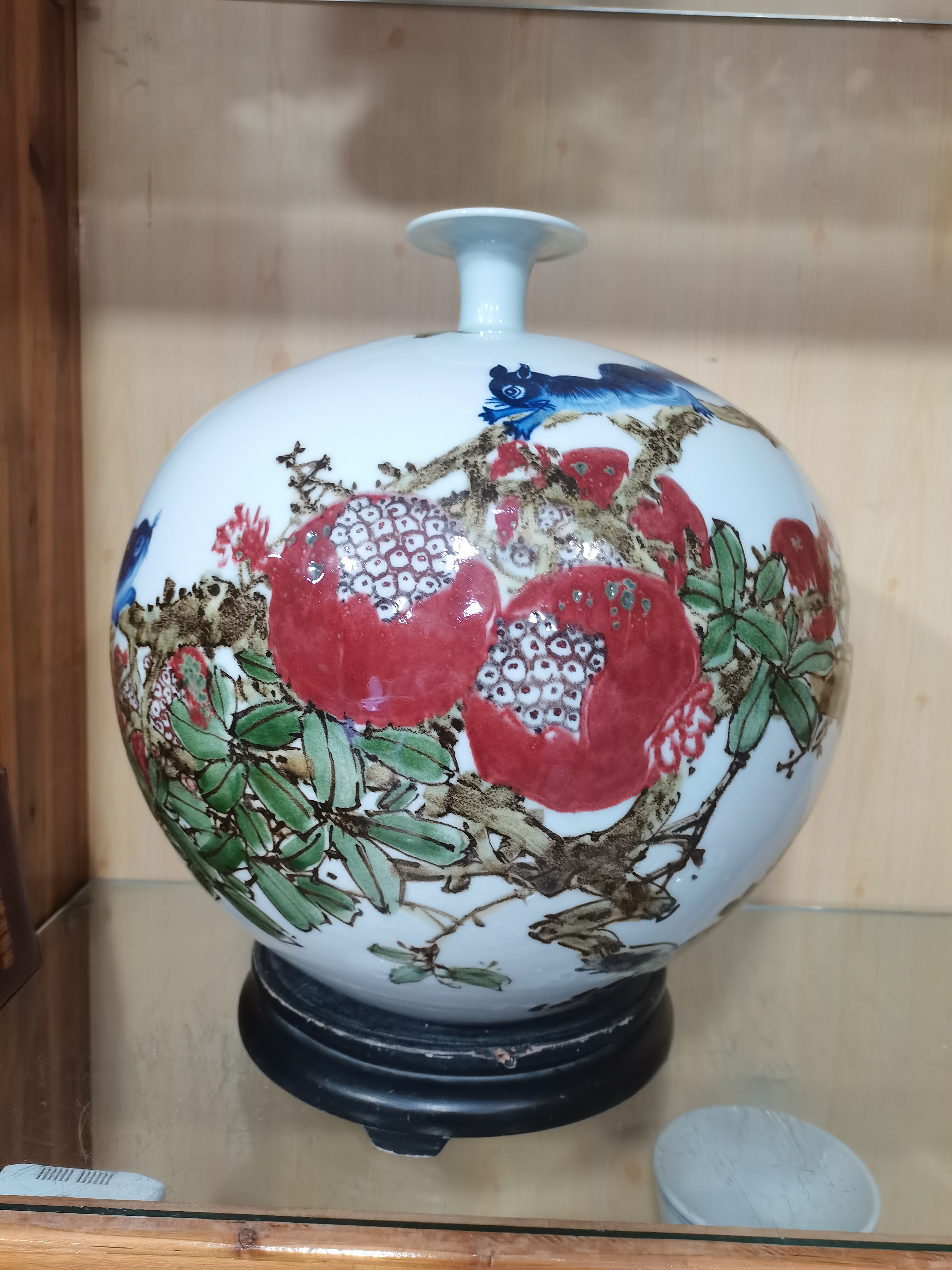 景德镇纯手工手绘釉里红石榴瓶