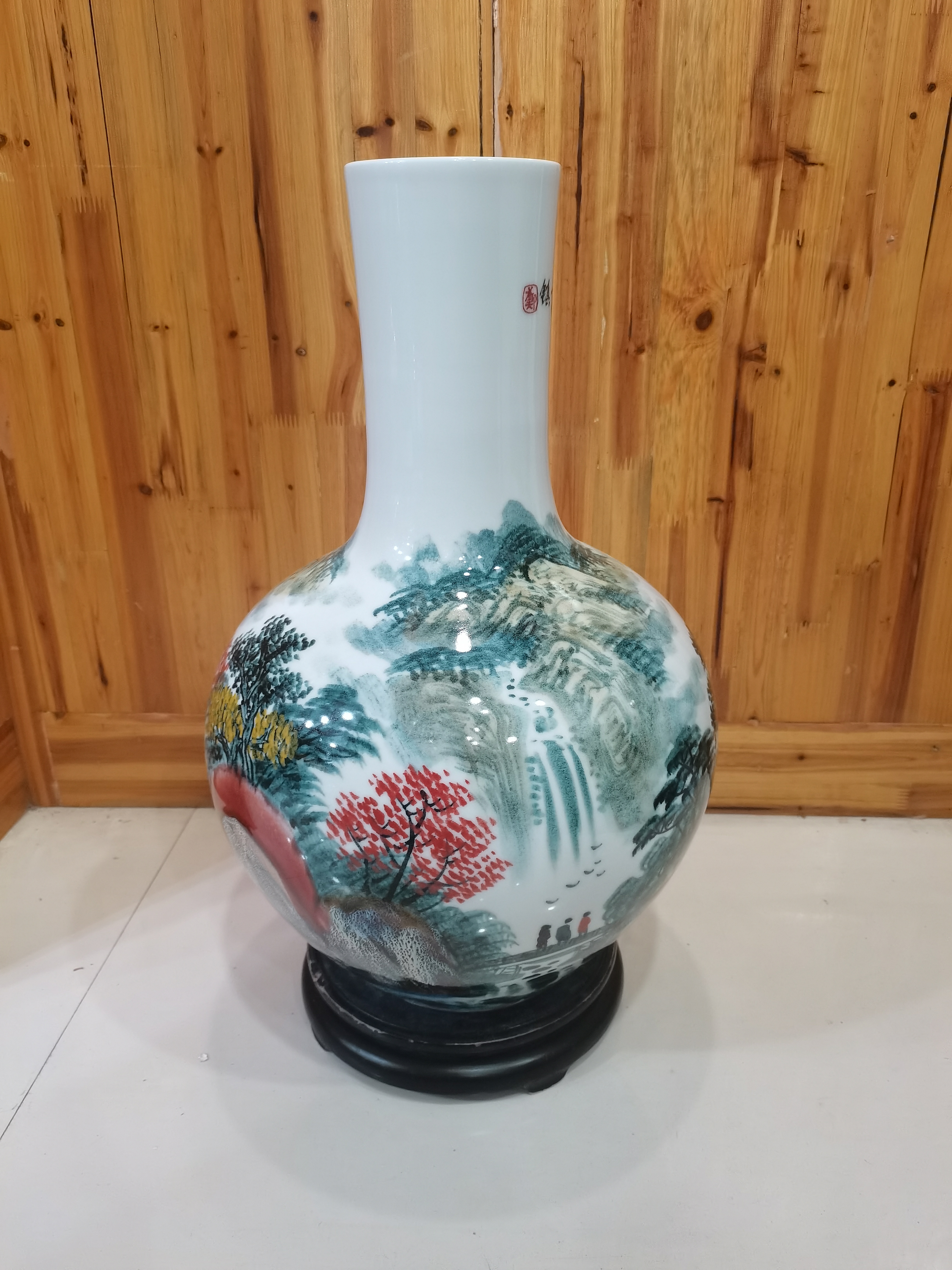 景德镇纯手工手绘山水天球瓶