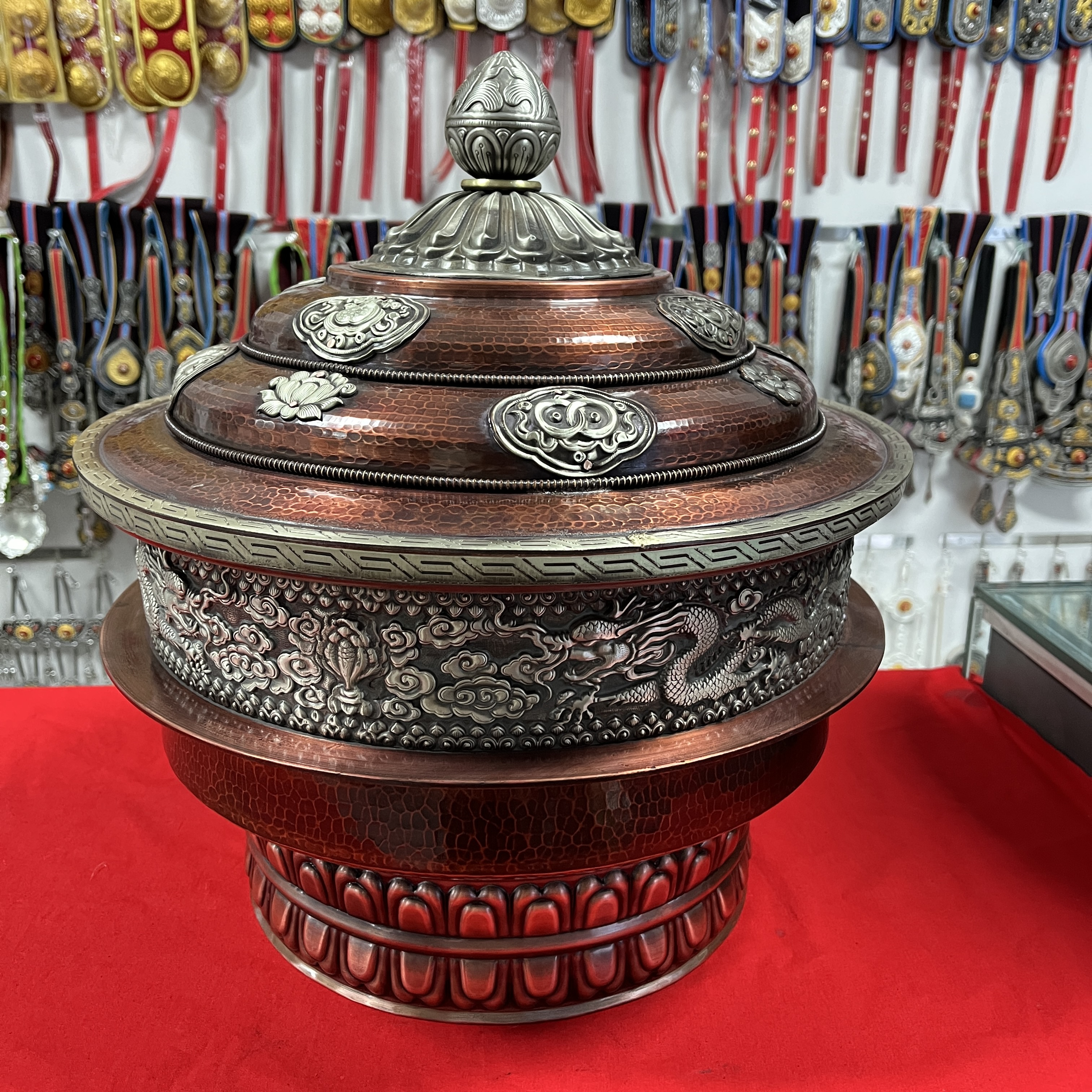 藏式风格大国龙凤呈祥图案紫铜鎏银家用复古大锅摆件