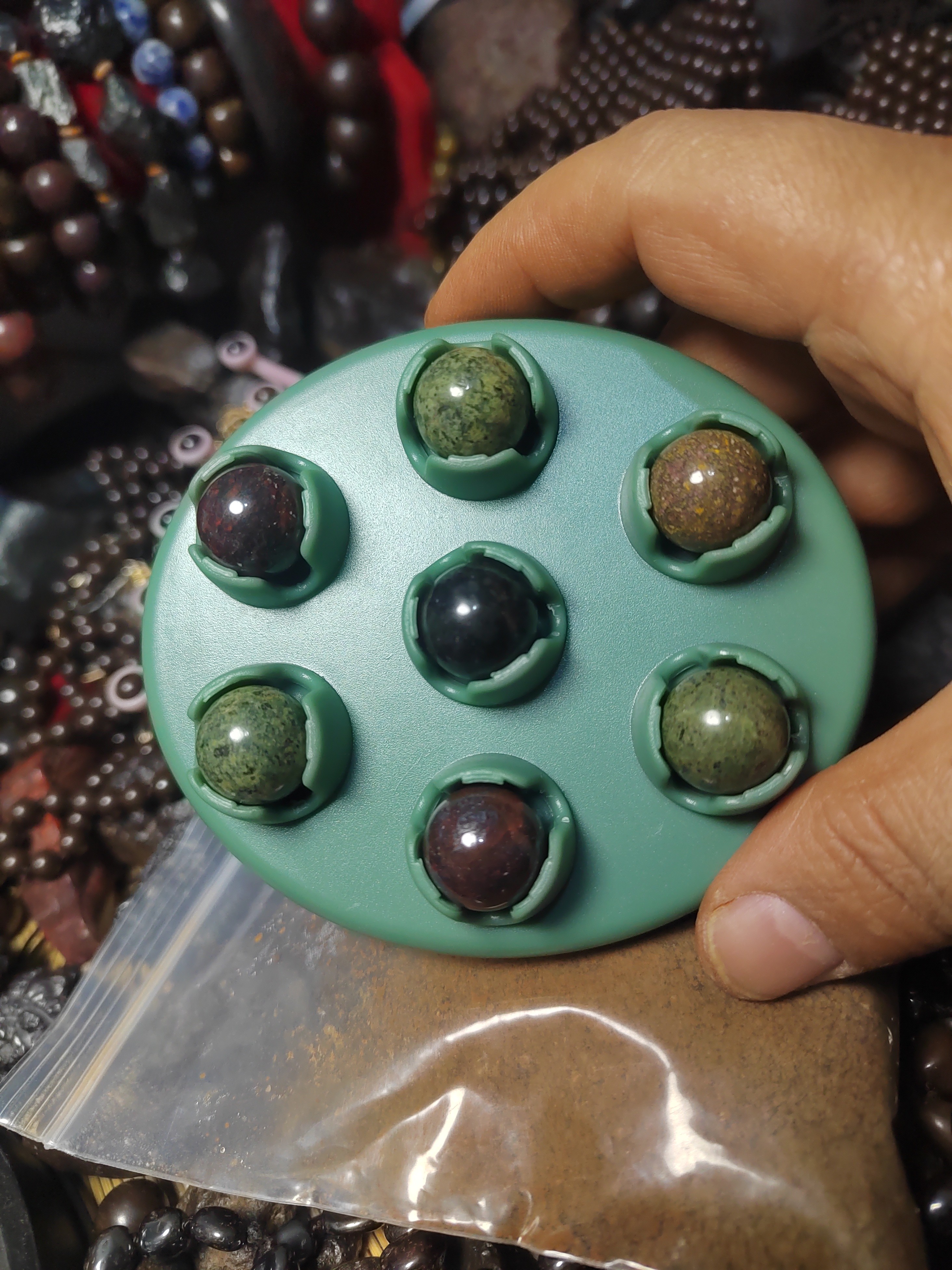 天宝石，碳质橄榄多彩七珠按摩器