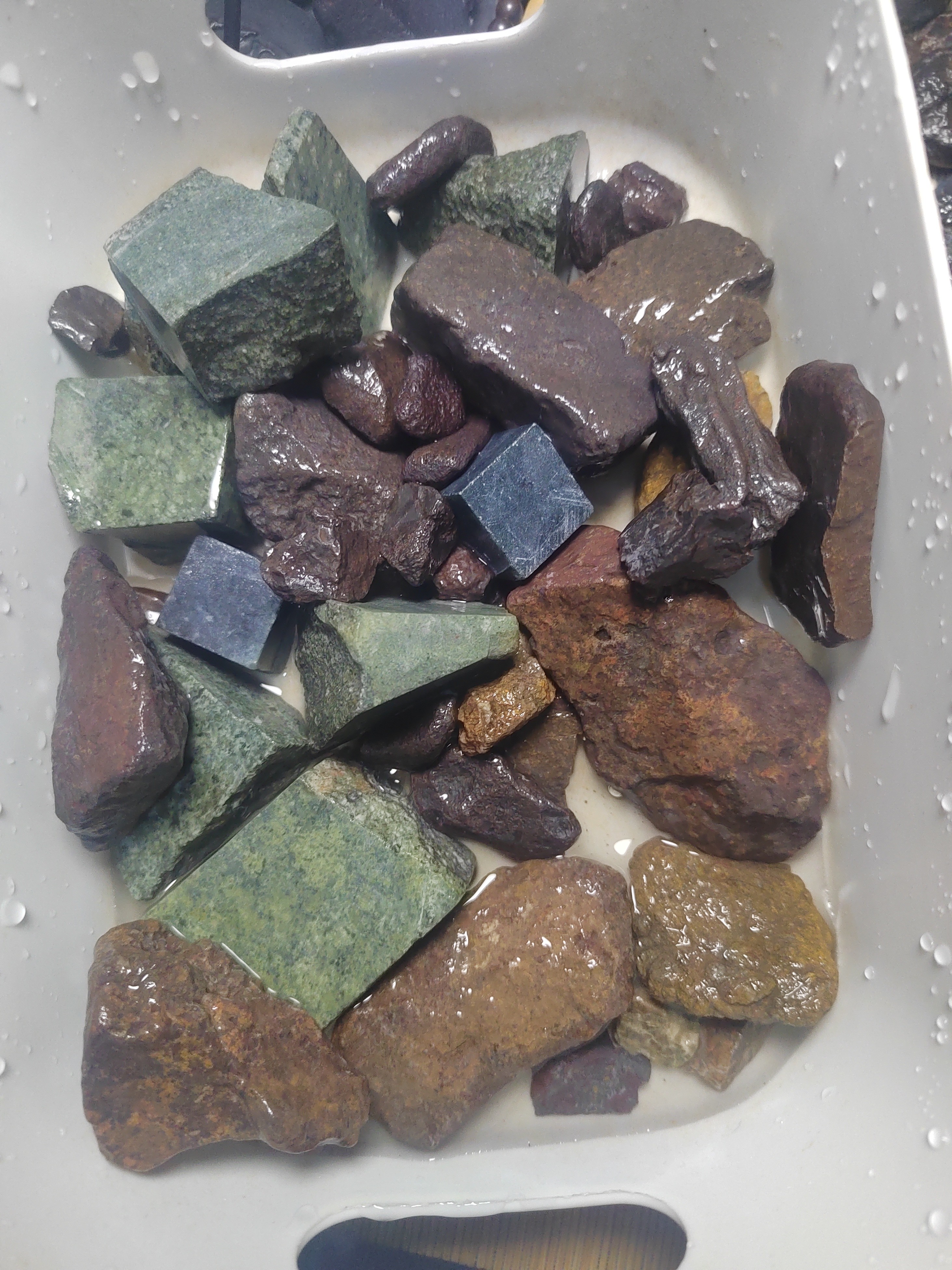 泡水石绿天宝黄天宝硅化铁碳质橄榄两斤