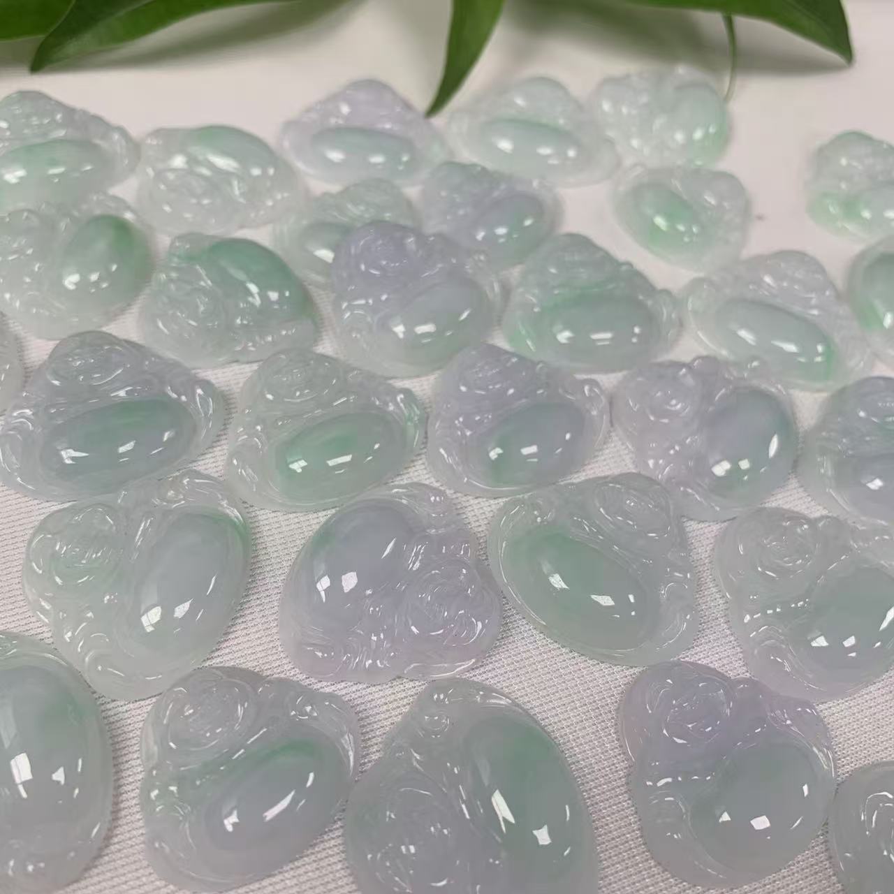 缅甸天然A货翡翠飘色白底青佛公时尚精致佛公吊坠-多样性发其一货