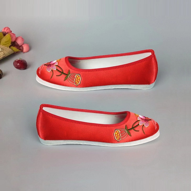 大码女鞋老北京布鞋千层底新款百搭女绣花鞋软底妈妈41 42 43单鞋