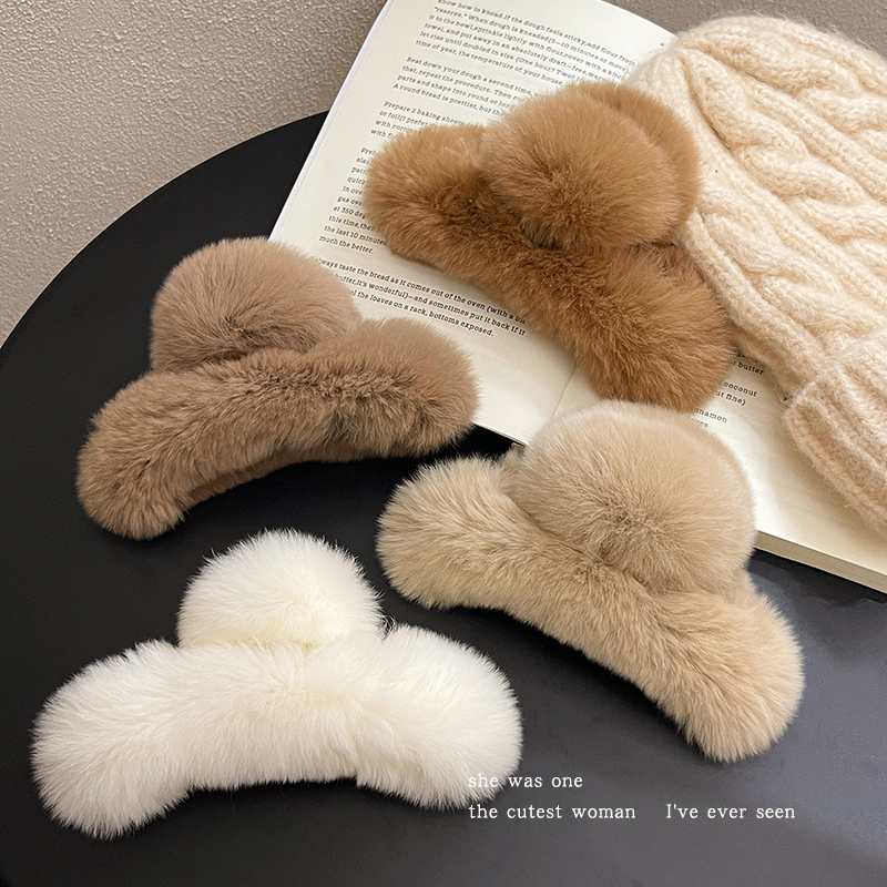 可爱毛茸茸网红发夹少女早春后脑勺盘发点缀毛绒绒抓夹鲨鱼夹发卡