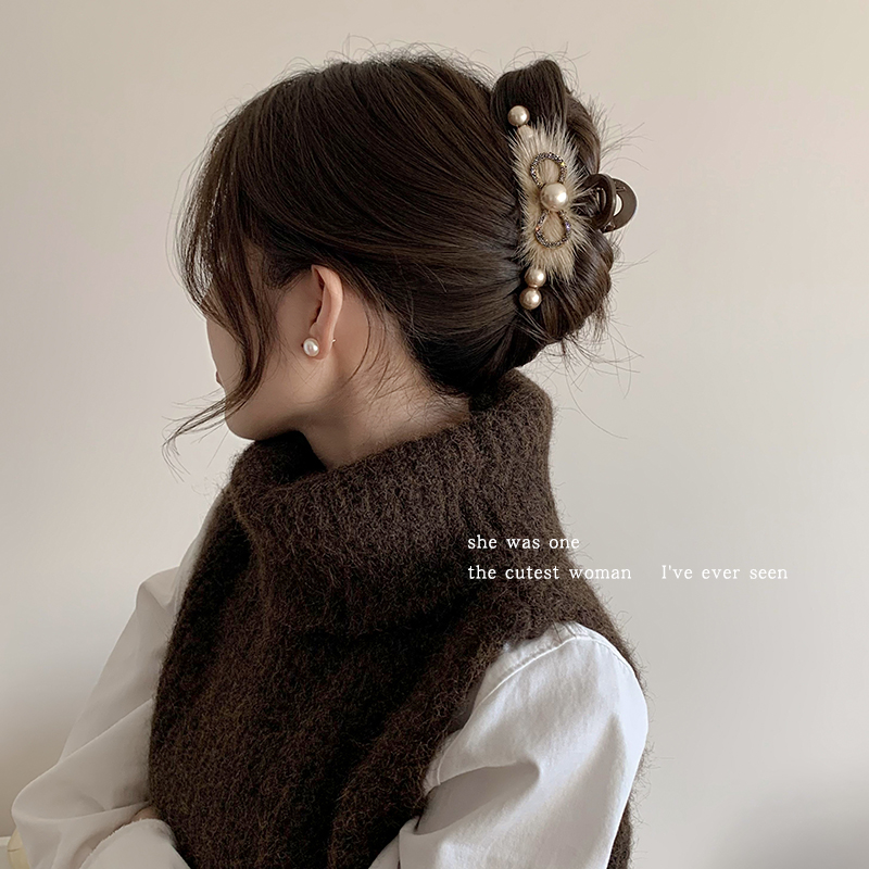 艾意蝴蝶结毛毛抓夹女秋冬半扎发夹发卡夹子后脑勺盘发鲨鱼夹头饰