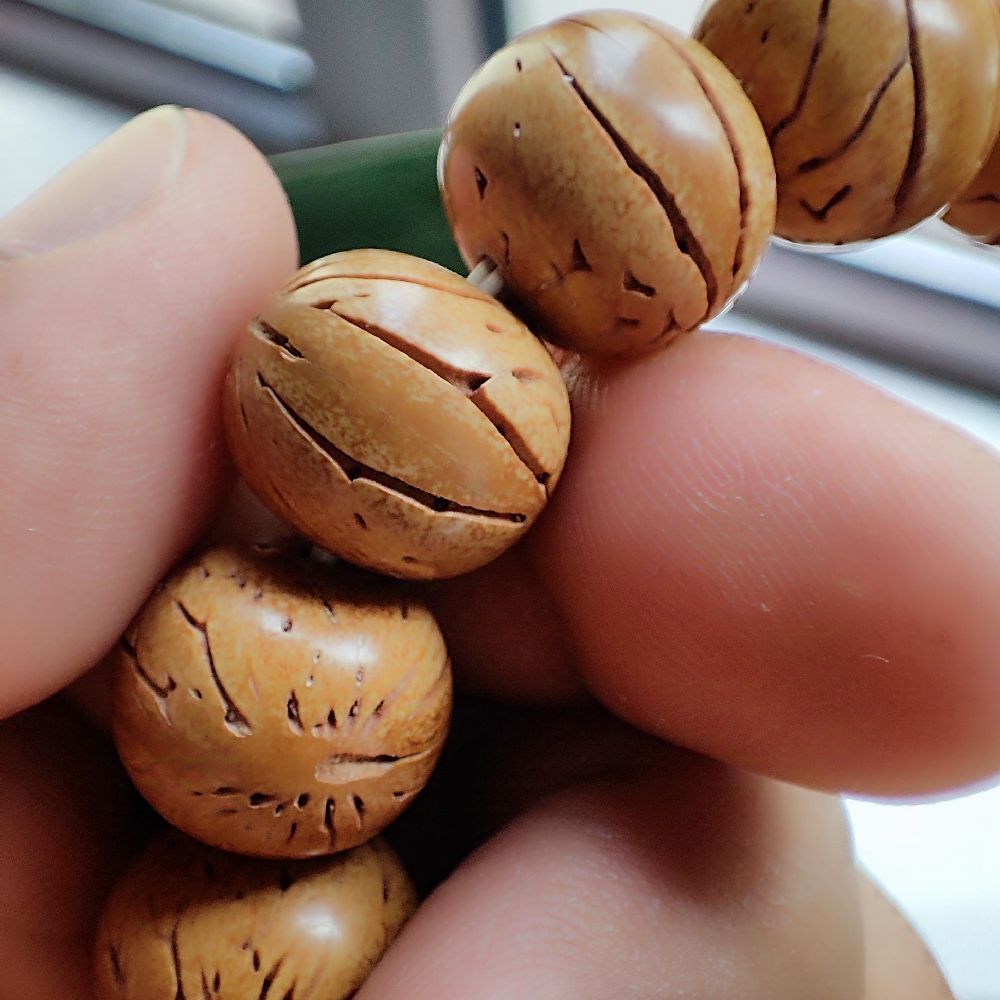 桃核手串苹果园，桃核算盘珠，横打孔，保留花底和完整脐，内蒙高原籽