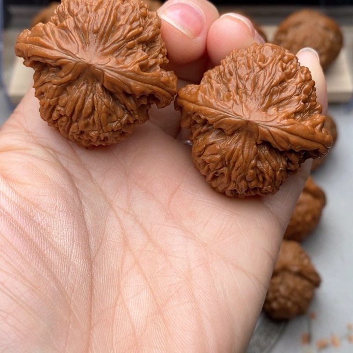 核桃核雕南疆石核桃
