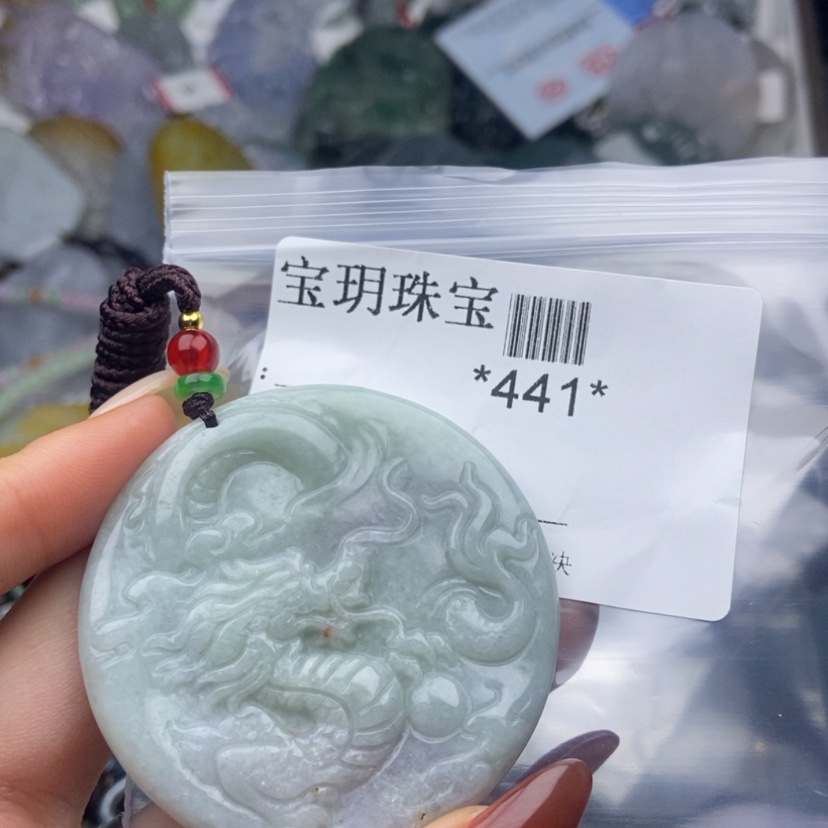 【闪购商品】翡翠颈饰未镶嵌有瑕疵