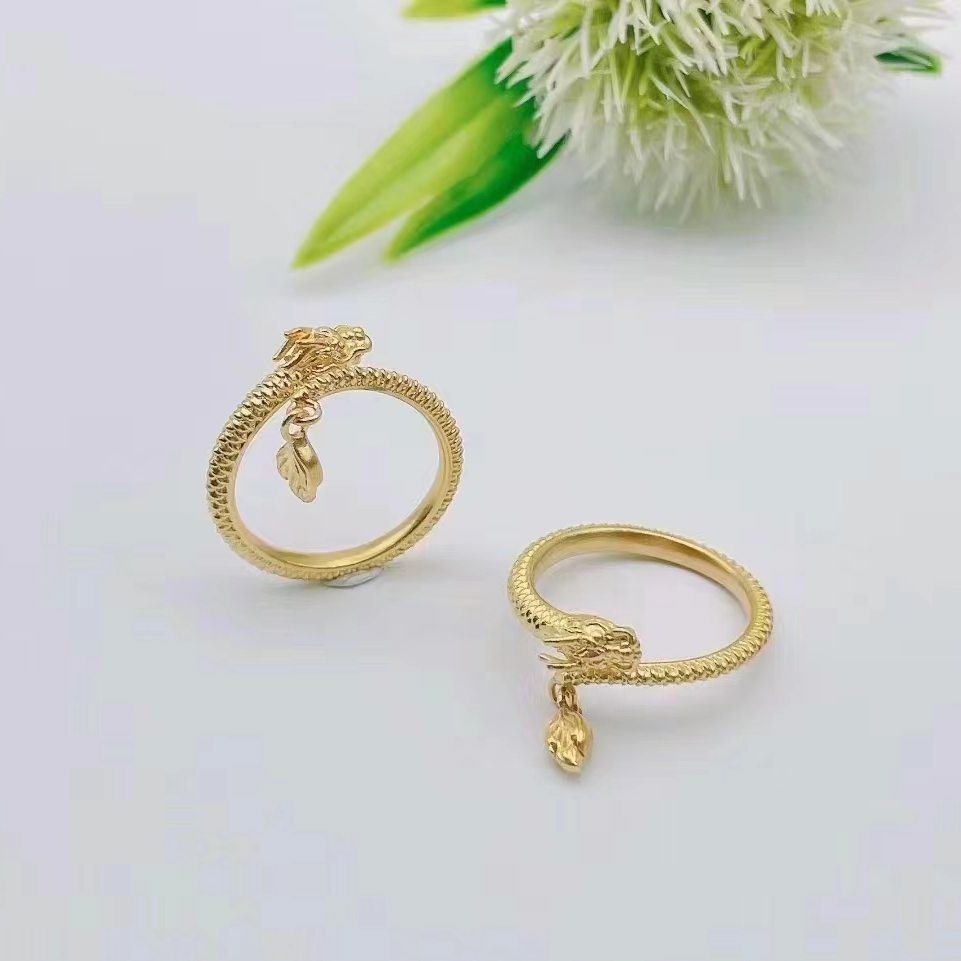 Chow Tai Seng/周大生足金神龙摆尾戒指