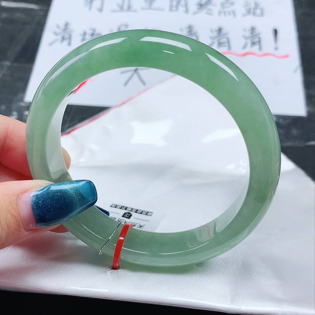 翡翠手镯未镶嵌58圈