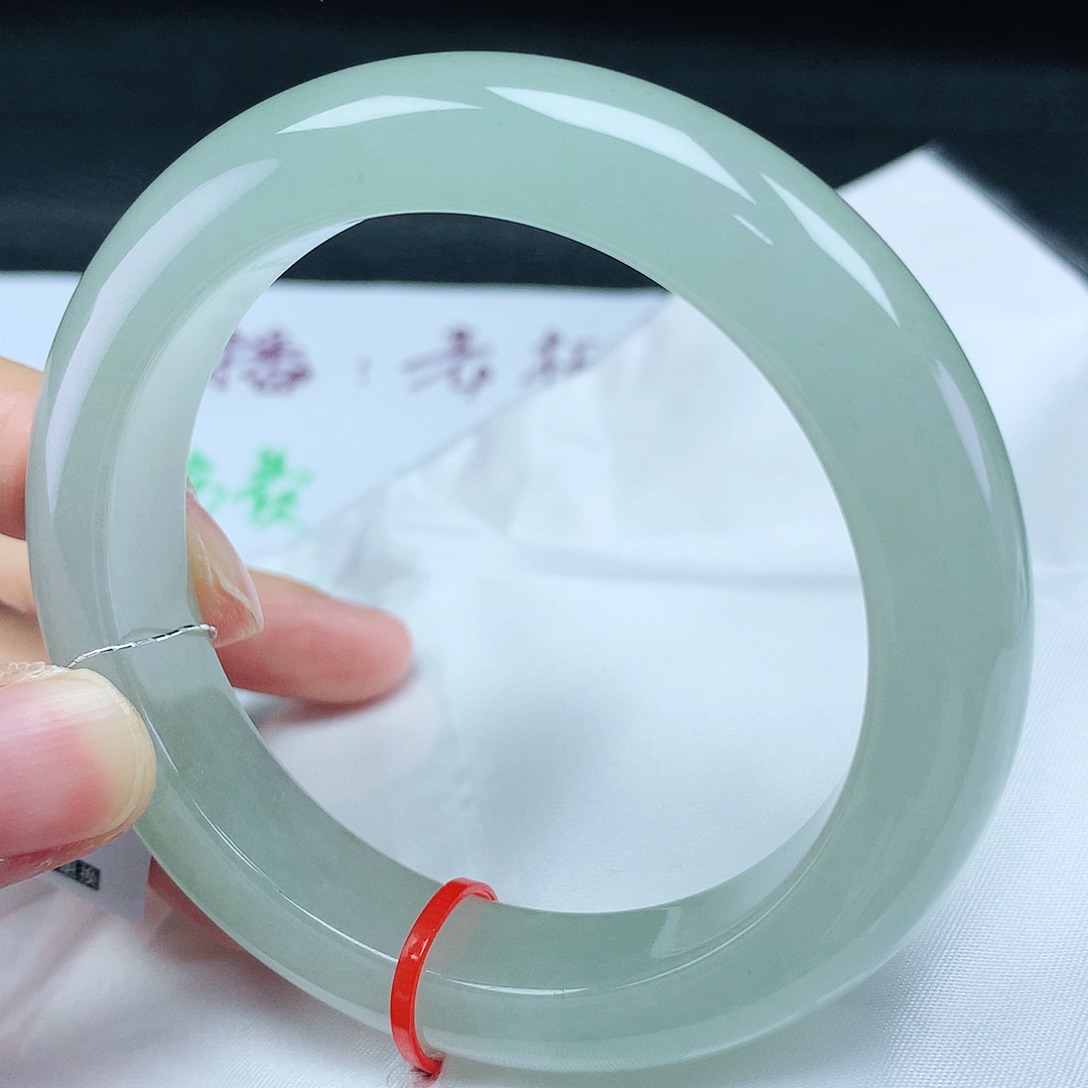 翡翠手镯未镶嵌56圈