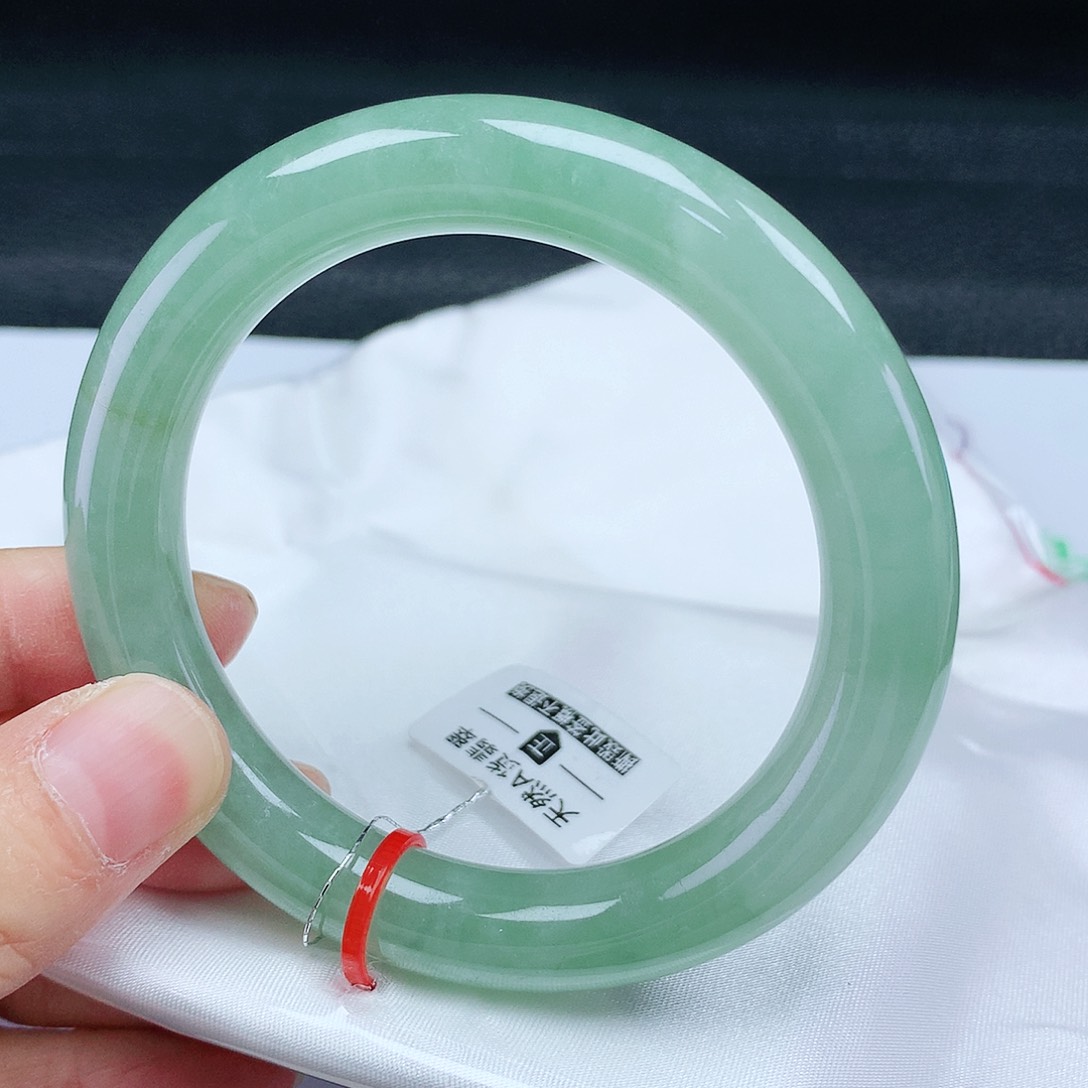 翡翠手镯未镶嵌53圈