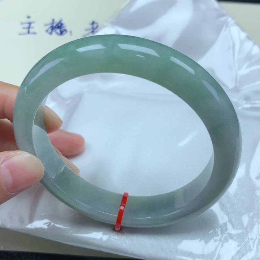 【闪购商品】翡翠手镯未镶嵌小**?