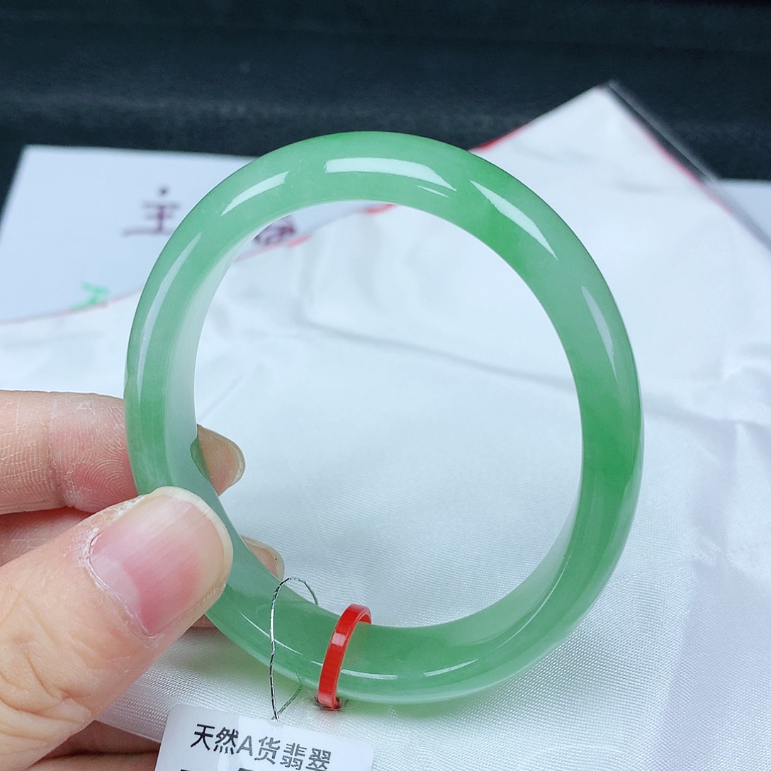 翡翠手镯未镶嵌52贵