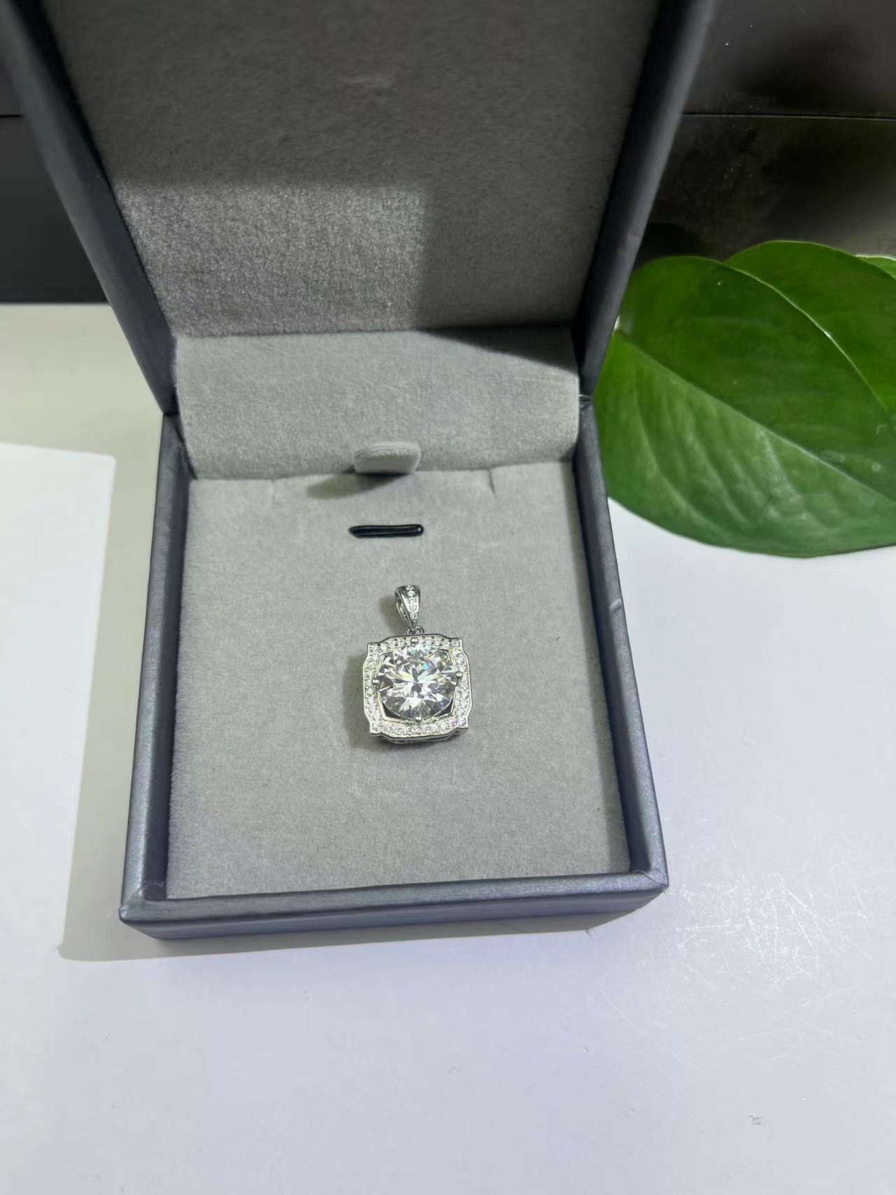 （优雅与华丽）璀璨闪耀K150吊坠