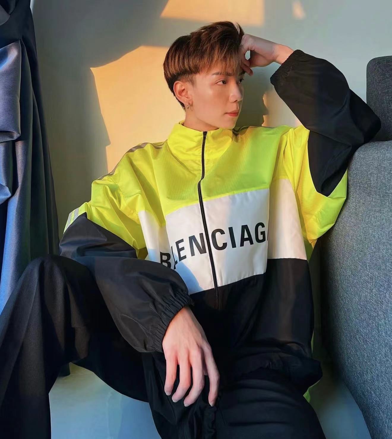全新未使用 Balenciaga/巴黎世家 经典拼接荧光色校服外套