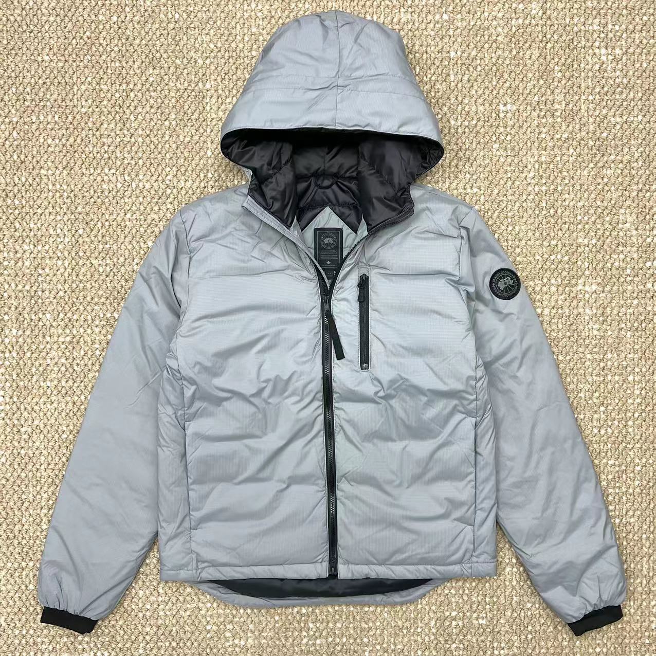 全新未使用  Canada Goose 加拿大鹅灰色连帽黑标羽绒服