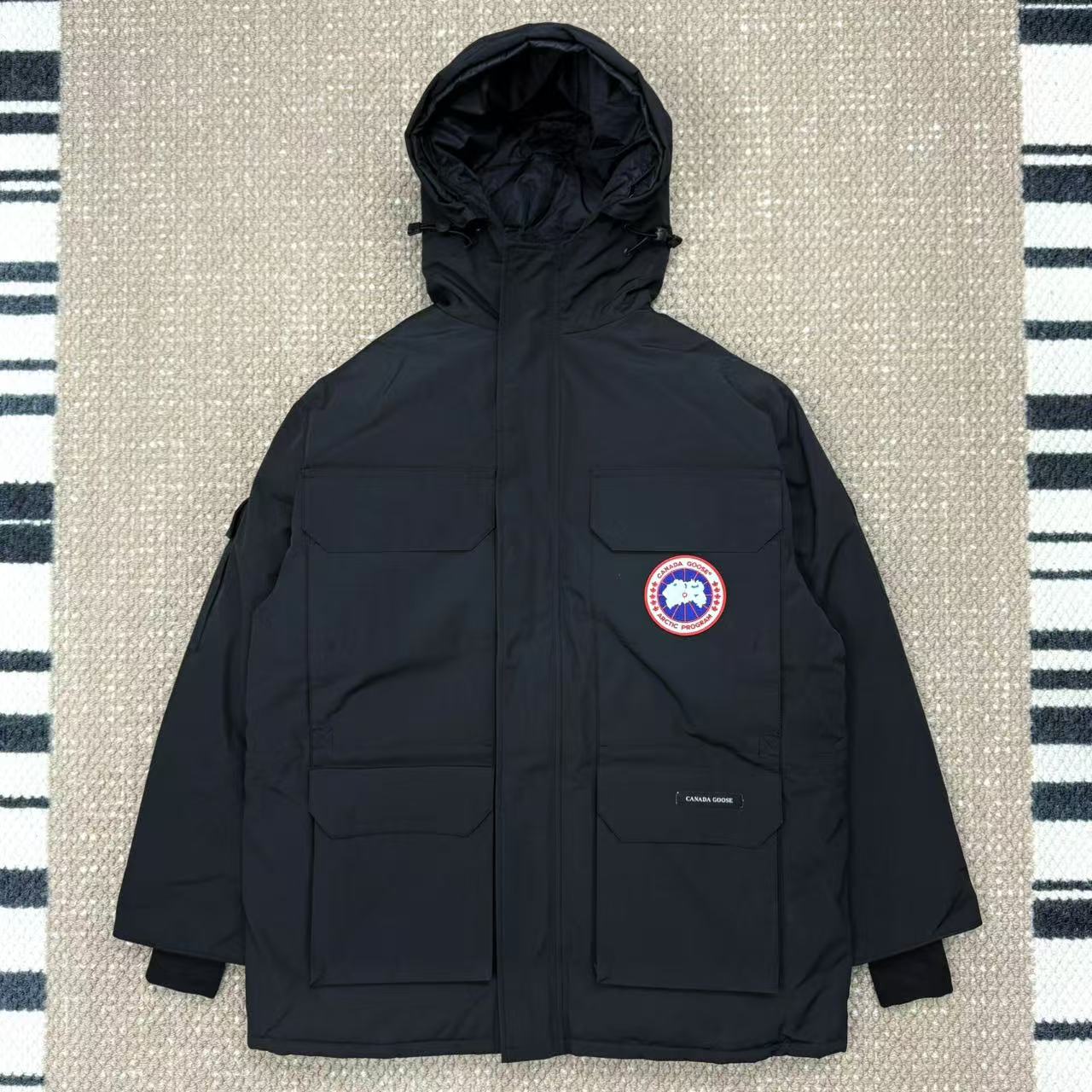 全新未使用 加拿大鹅 CANADA GOOSE远征Expedition经典黑色羽绒服