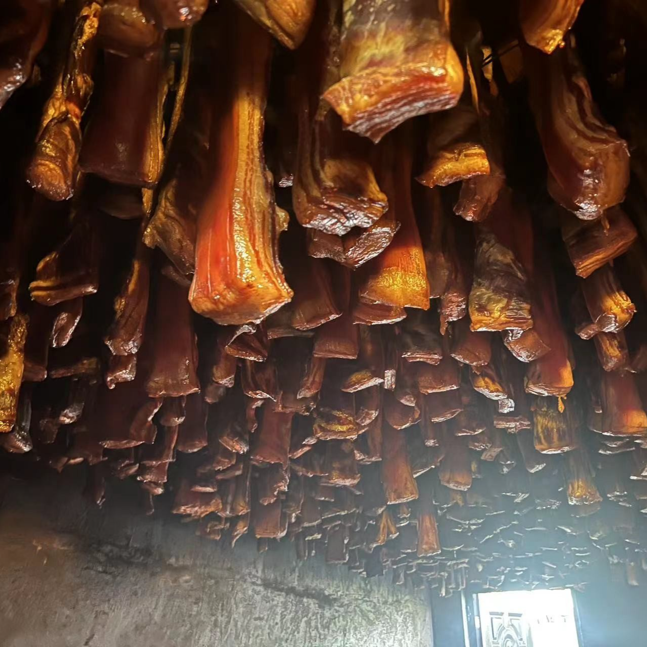来一口的烟熏腊肉高山养殖