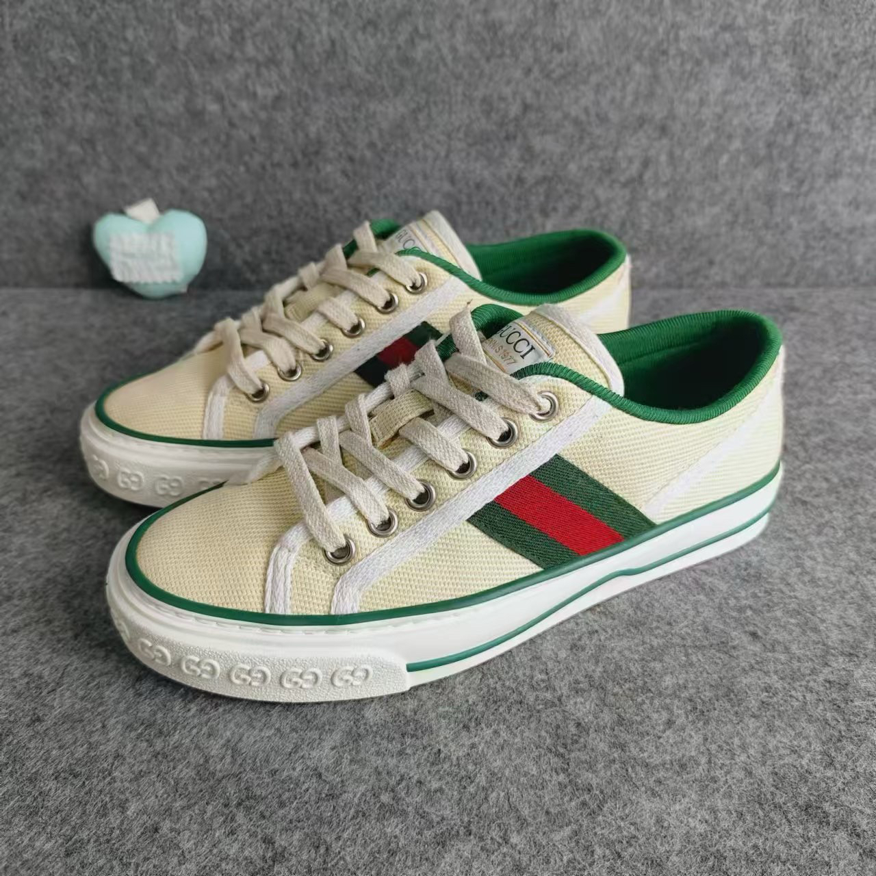 95新 GUCCI/古驰 1977经典燕麦低跟板鞋 34码  ylp1096