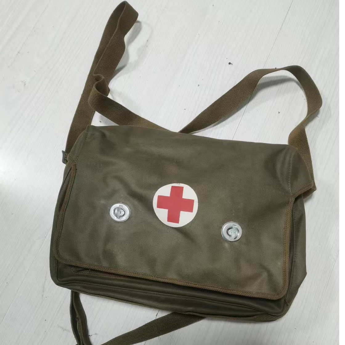 60年代经典防水单肩包卫生包