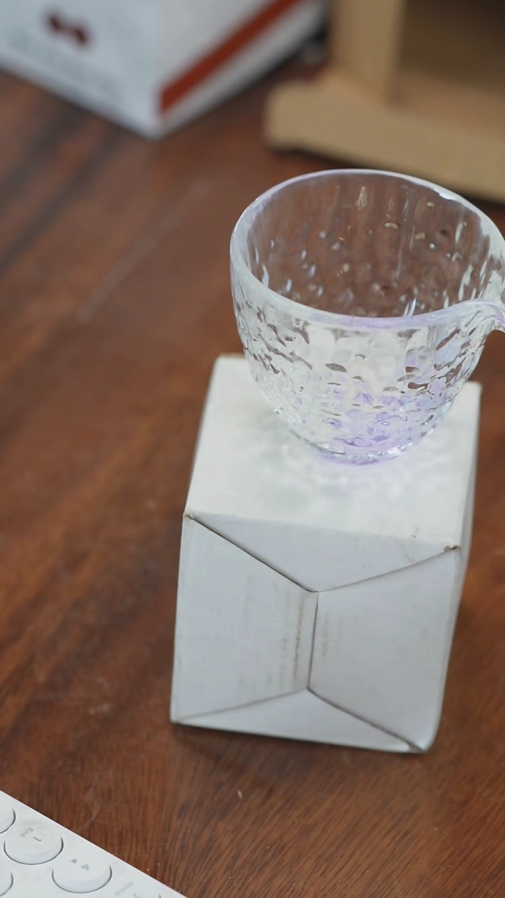 【闪购商品】透紫色锤纹公杯小号