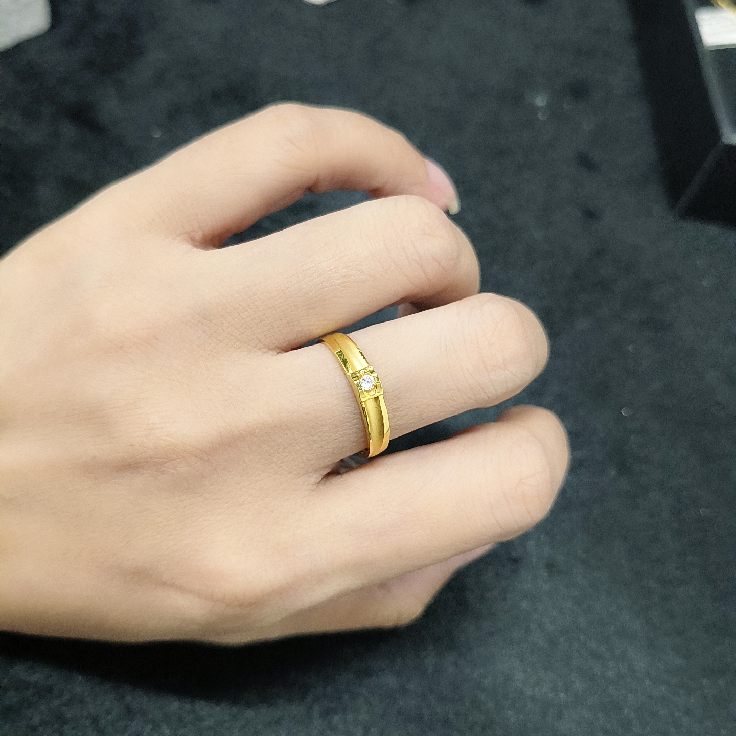 《莎莎甄选》18k金750钻石戒指