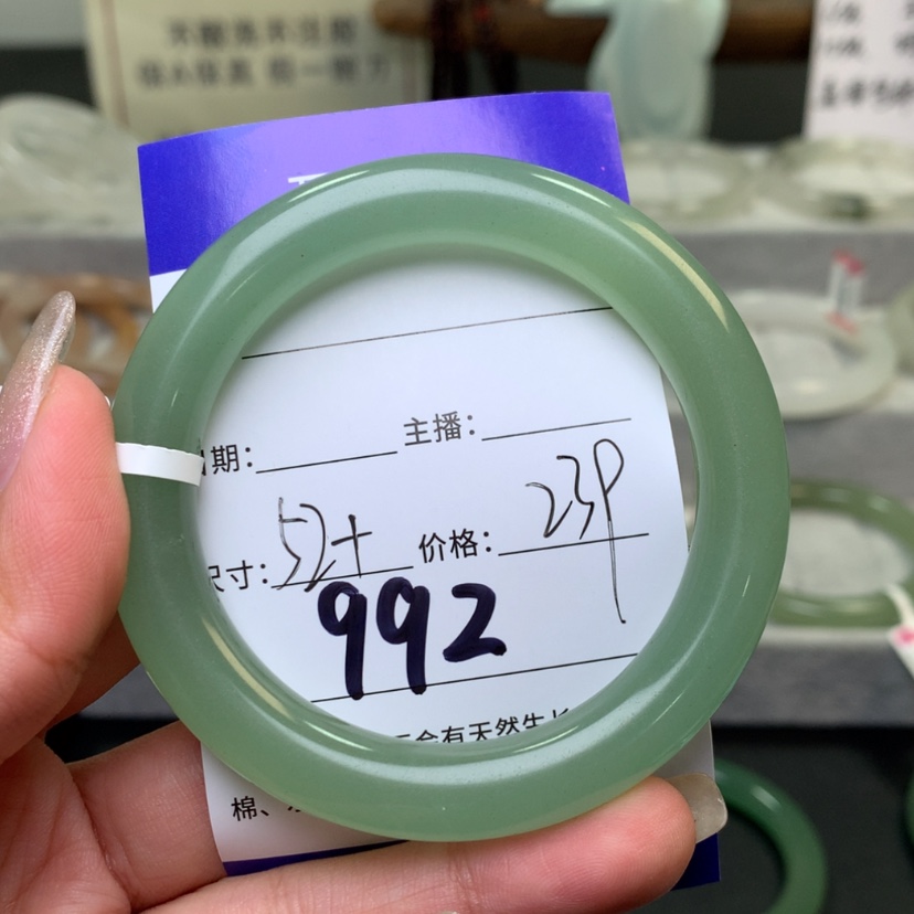【闪购商品】石英质玉手镯未镶嵌