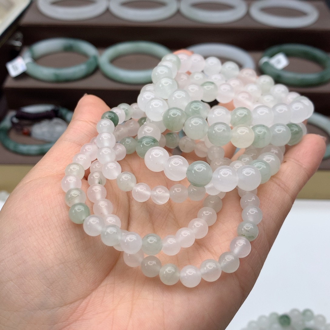 石英质玉手链未镶嵌?