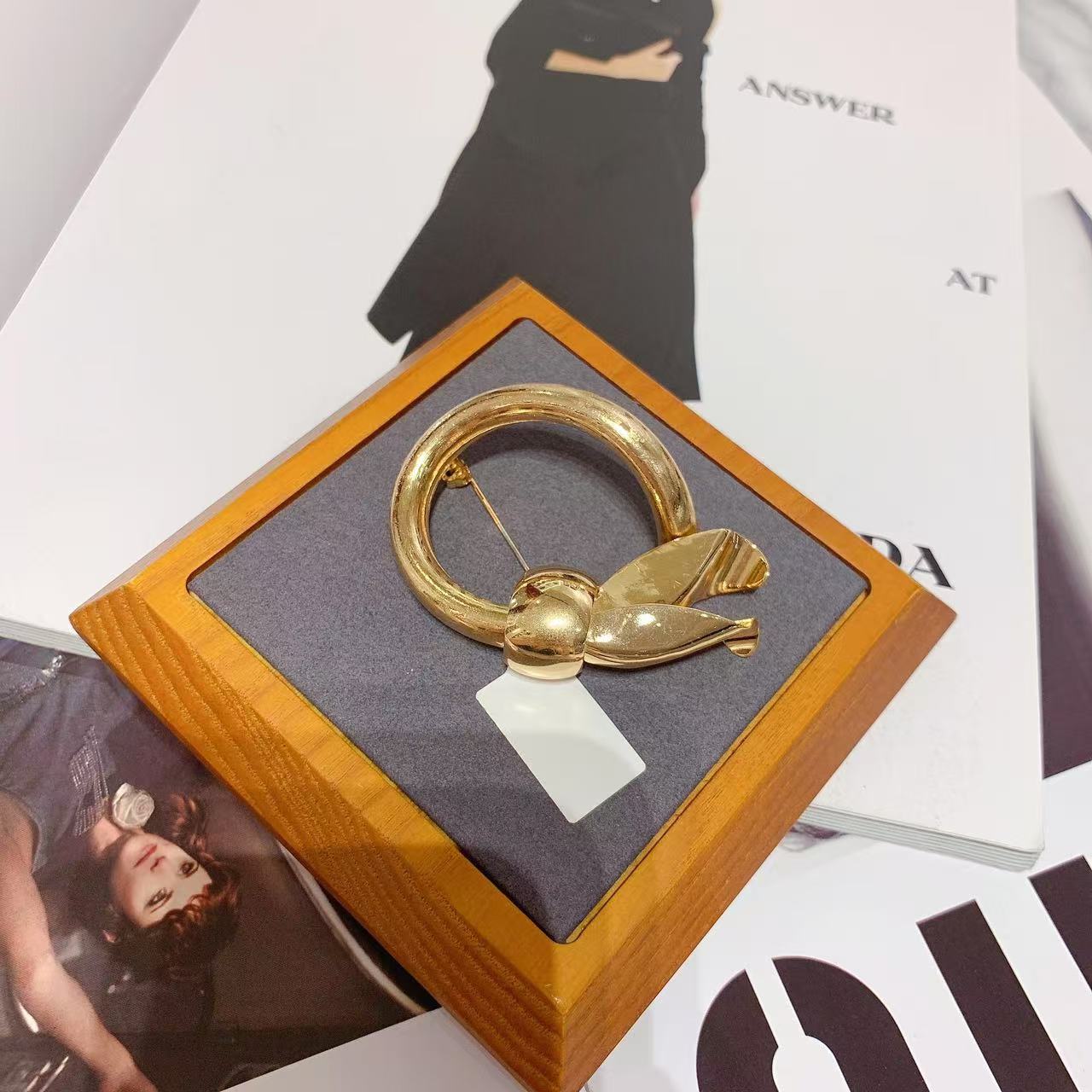 95新 DIOR/迪奥 GGS 萌萌丨迪奥金色胸针 20400763