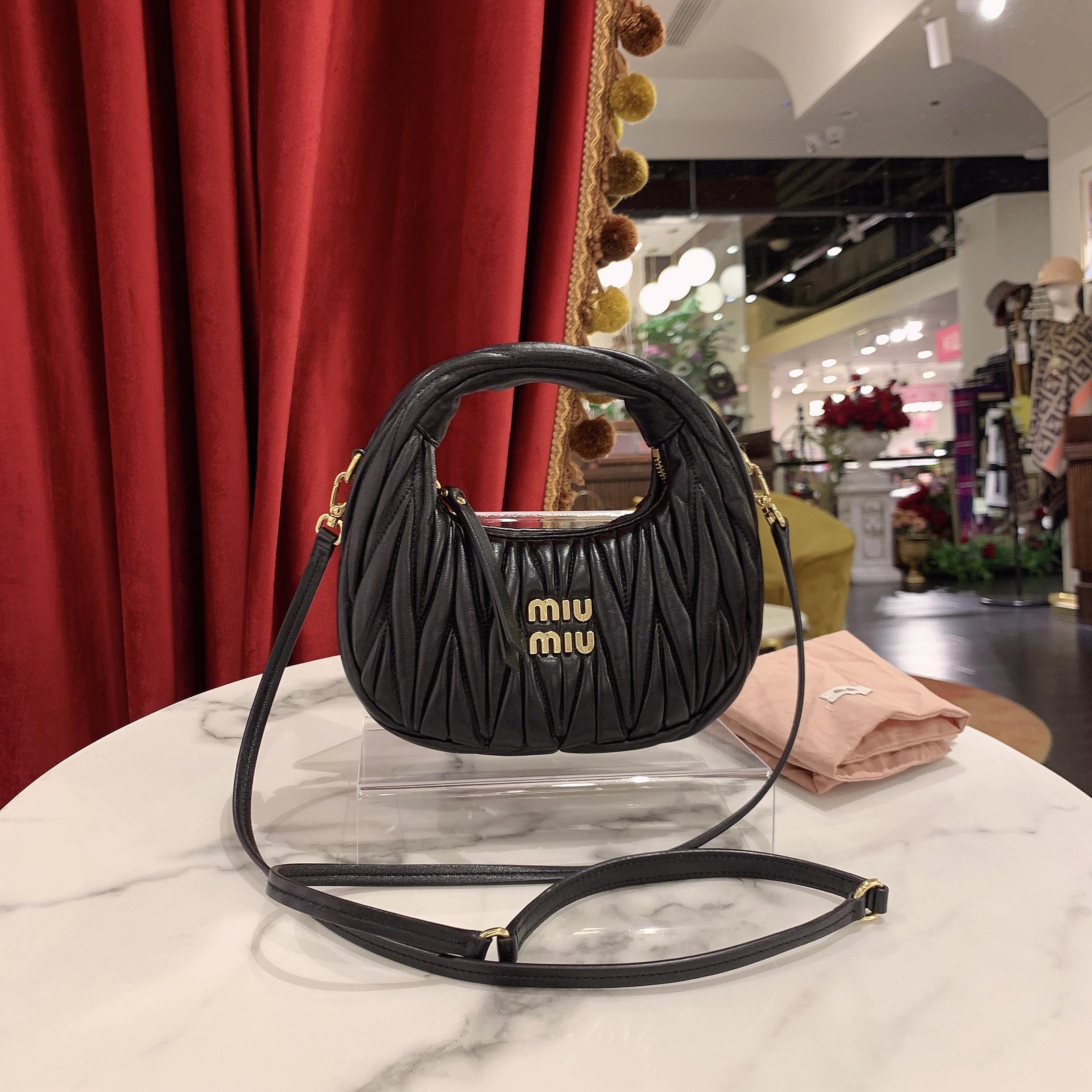 95新 MIU MIU/缪缪 GGS萌萌丨hobo mini黑金单肩包/95035414